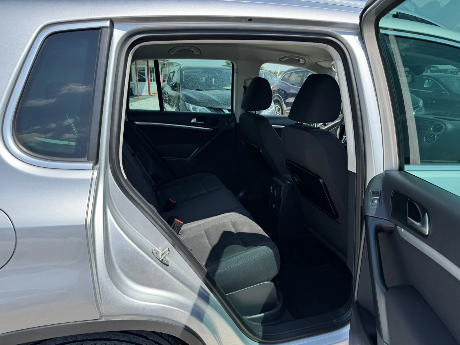 VW Tiguan 2.0TDI 4MOTION, снимка 13 - Автомобили и джипове - 55586799