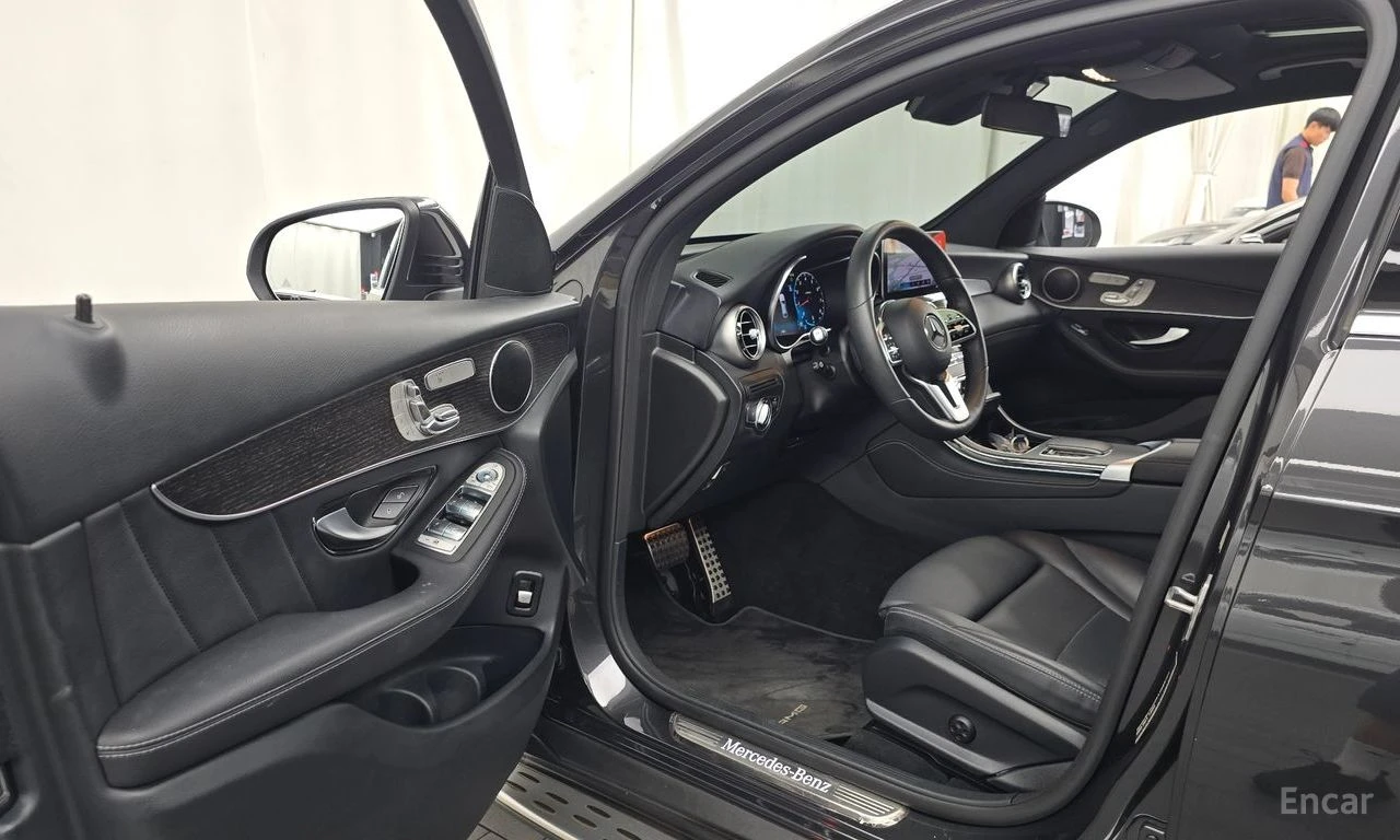 Mercedes-Benz GLC 300 AMG* LINE* BURMESTER* ХЕДЪП* 360КАМЕРА* LANE* ASSI, снимка 6 - Автомобили и джипове - 55727121