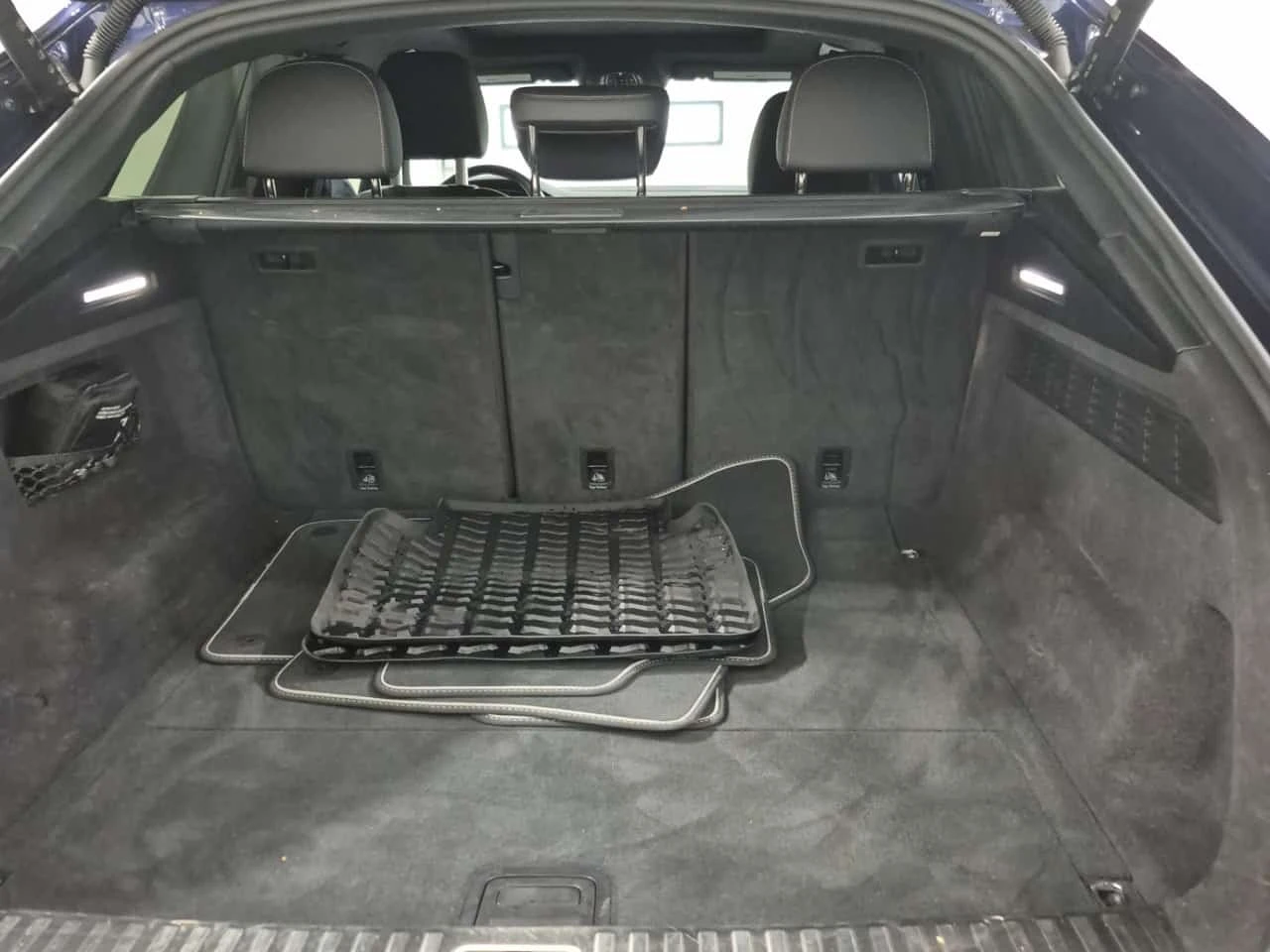 Audi Q8 * S-Line * CARFAX * Един собственик * От VW * , снимка 14 - Автомобили и джипове - 55784506