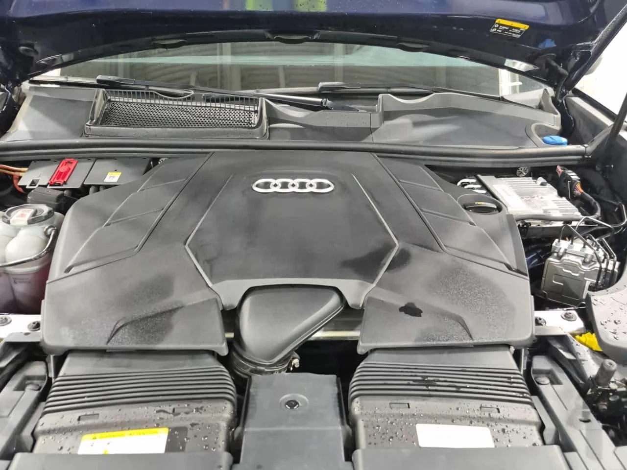 Audi Q8 * S-Line * CARFAX * Един собственик * От VW * , снимка 16 - Автомобили и джипове - 55784506