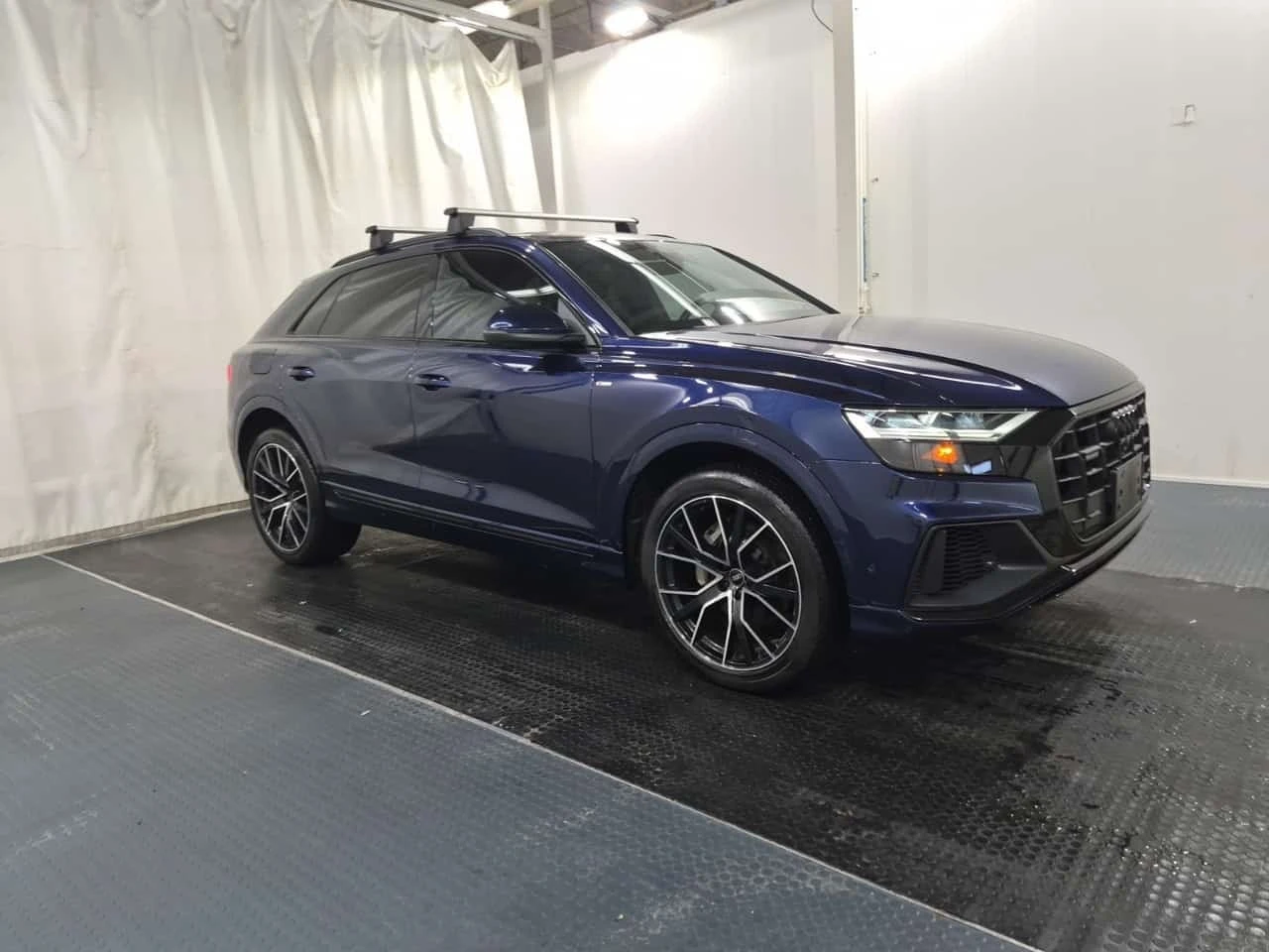 Audi Q8 * S-Line * CARFAX * Един собственик * От VW * , снимка 2 - Автомобили и джипове - 55784506