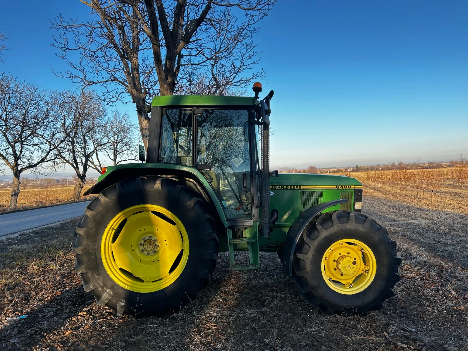 Трактор John Deere 6400 - изображение 2