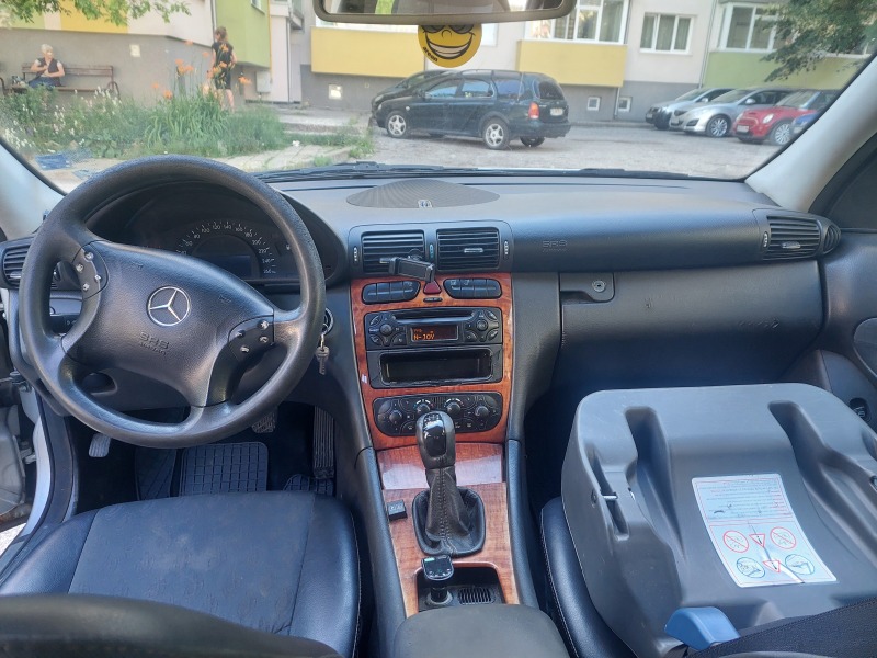 Mercedes-Benz C 180, снимка 2 - Автомобили и джипове - 46229557