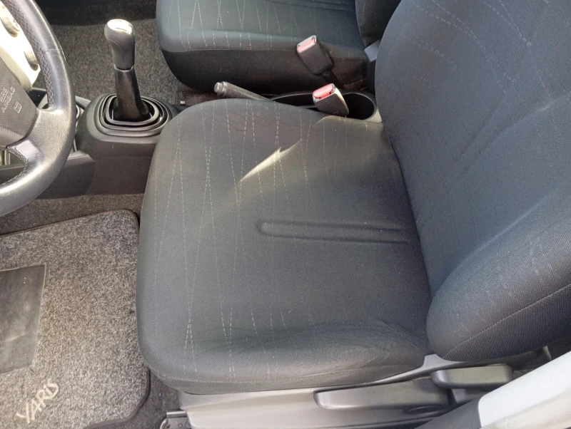 Toyota Yaris 1.3 бензин , снимка 9 - Автомобили и джипове - 53262719