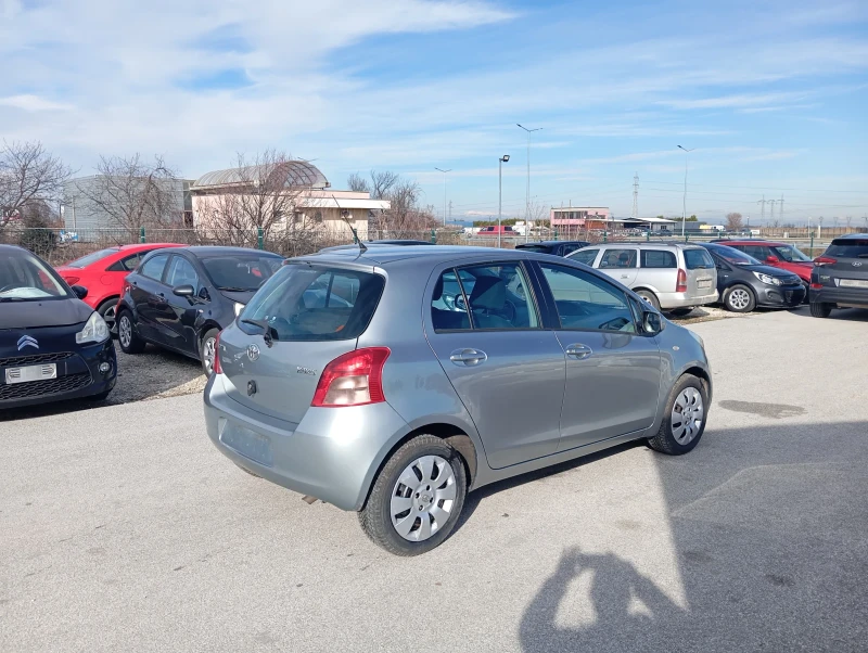 Toyota Yaris 1.3 бензин , снимка 3 - Автомобили и джипове - 53262719