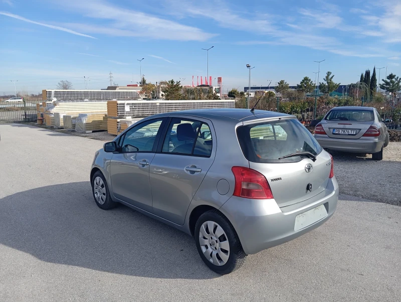 Toyota Yaris 1.3 бензин , снимка 4 - Автомобили и джипове - 53262719