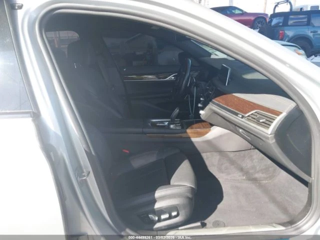 BMW 740 Li M PACK| HARMAN/KARDON| 360| , снимка 8 - Автомобили и джипове - 54113422