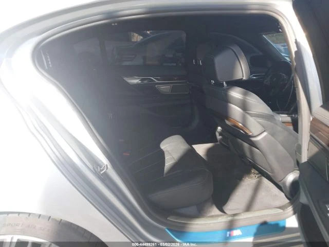 BMW 740 Li M PACK| HARMAN/KARDON| 360| , снимка 10 - Автомобили и джипове - 54113422
