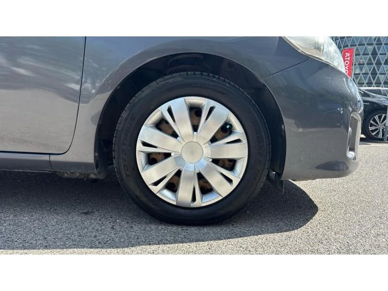 Toyota Corolla SDN 1.6VVT-I TERRA 6MT, снимка 16 - Автомобили и джипове - 54626837