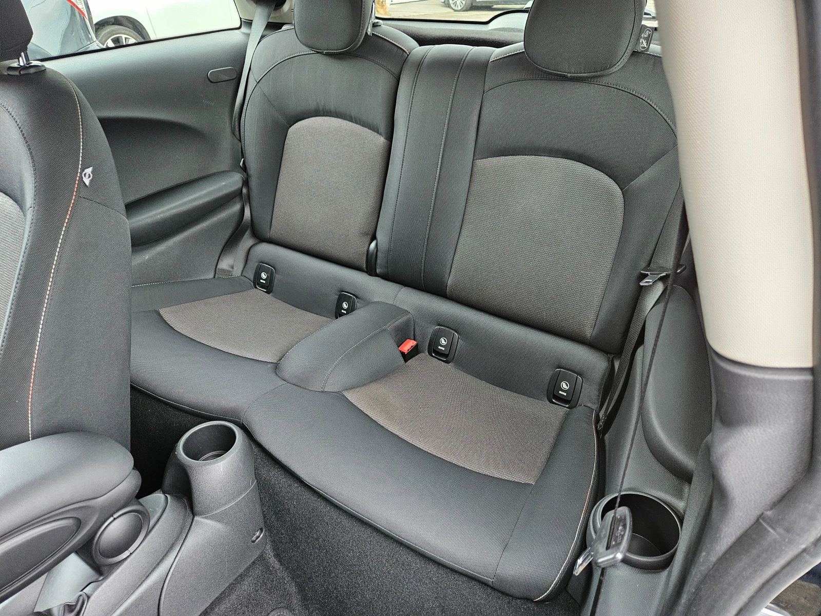 Mini Cooper D/116kc/6ск/Facelift/ACC/БЛУТУТ/EURO 6B/ТОП | Mobile.bg — изображение 16