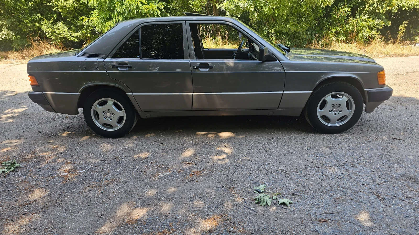 Mercedes-Benz 190  - изображение 10