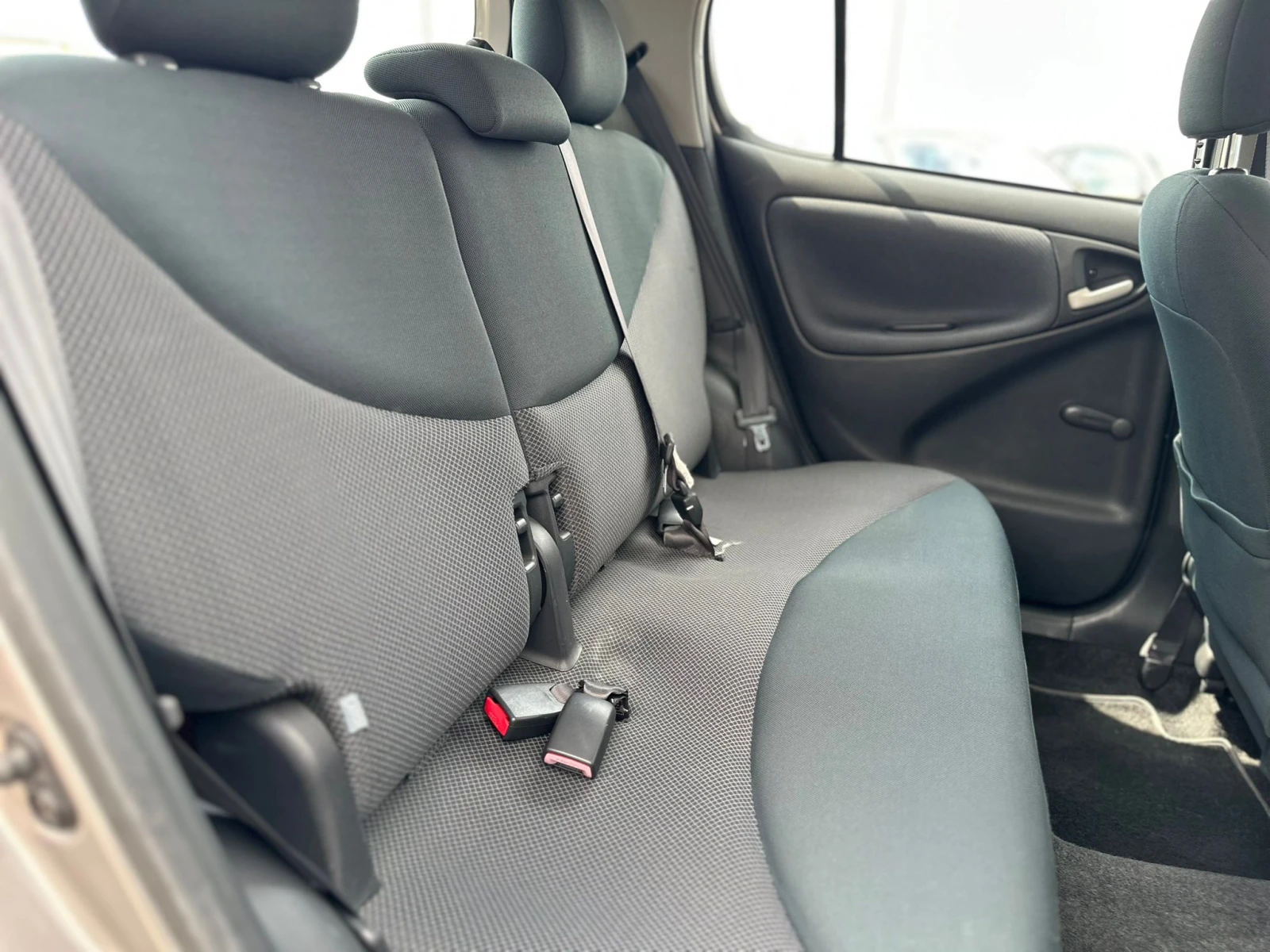 Toyota Yaris / 1.4D / 75 HP /  - изображение 10