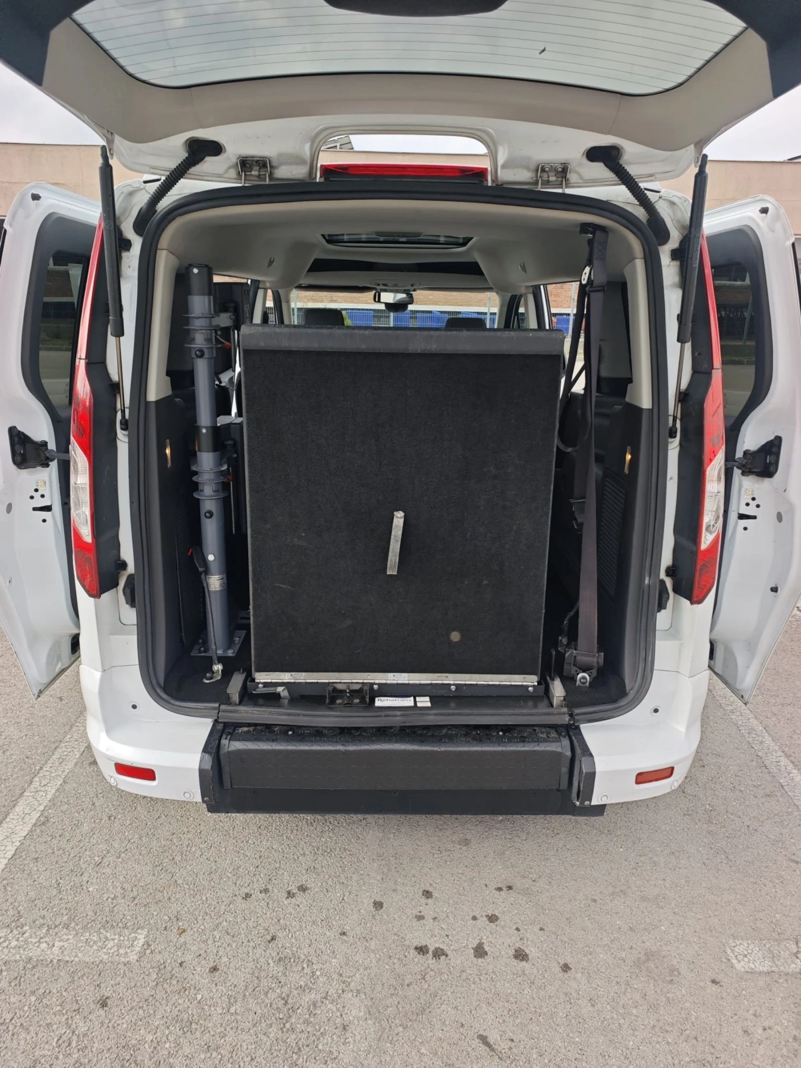 Ford Tourneo Connect         | Mobile.bg   14