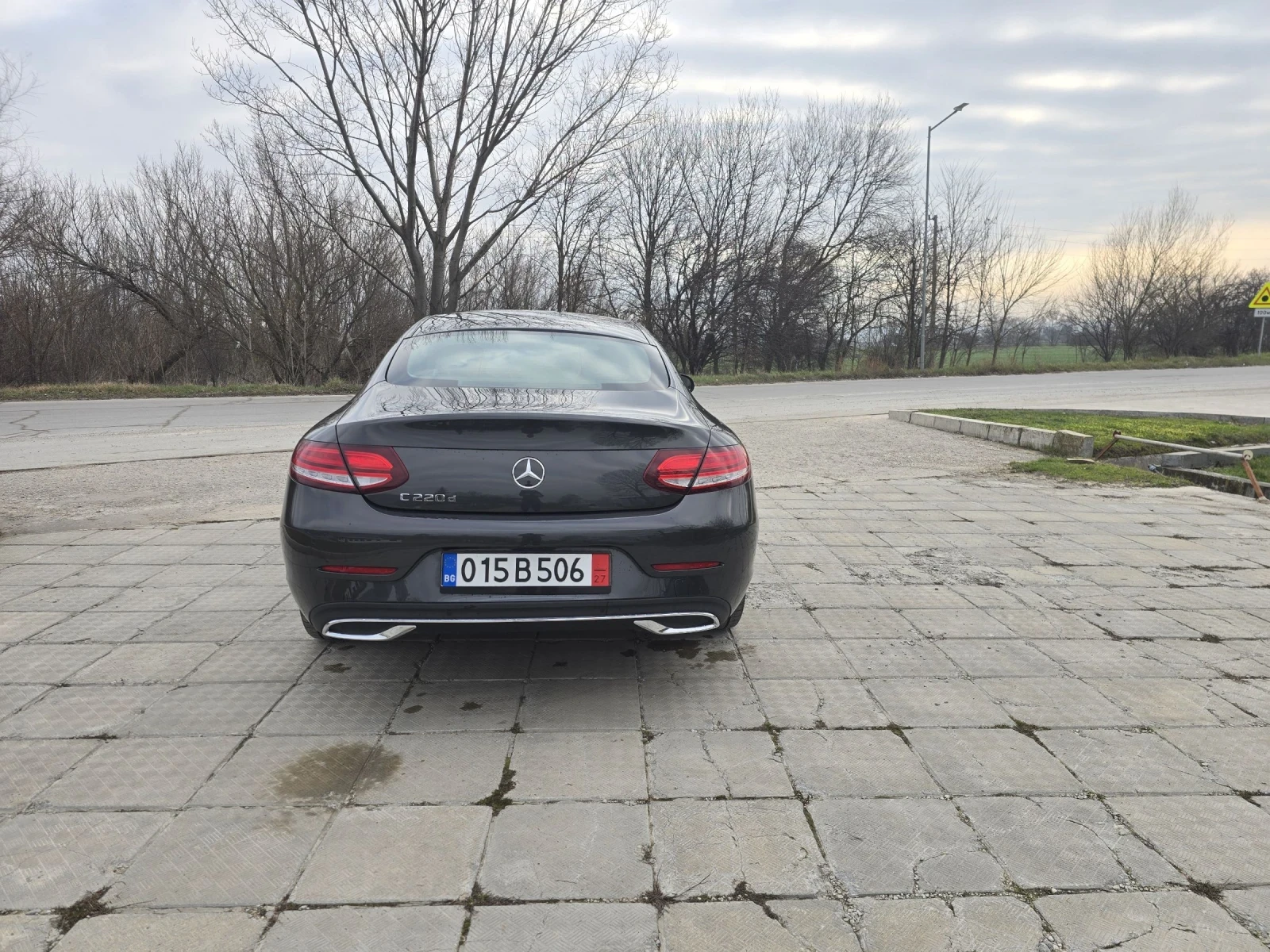 Mercedes-Benz C 220  AMG* Coupe* 4Matic* Пано* Амбиент* Камера360* Bur, снимка 5 - Автомобили и джипове - 53812176