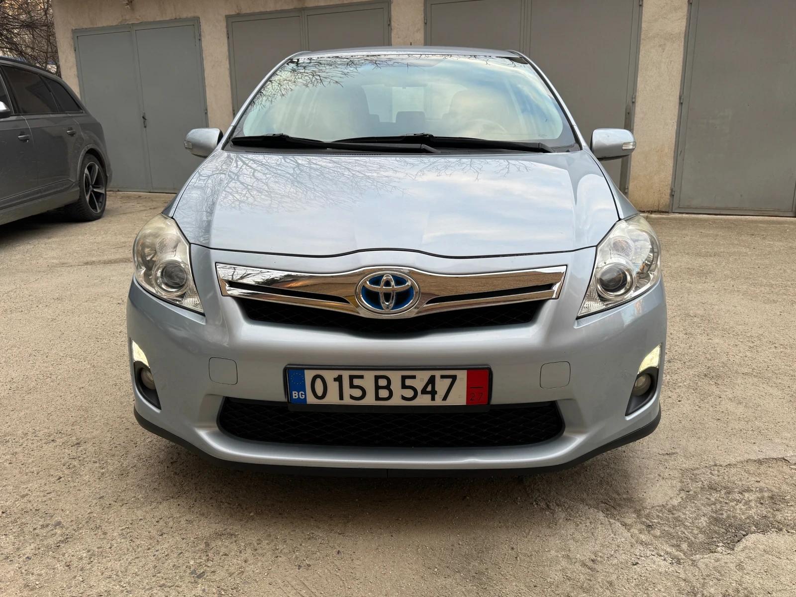 Toyota Auris 1.8i* Hiibrid* Navi* Face Lift, снимка 2 - Автомобили и джипове - 53852015