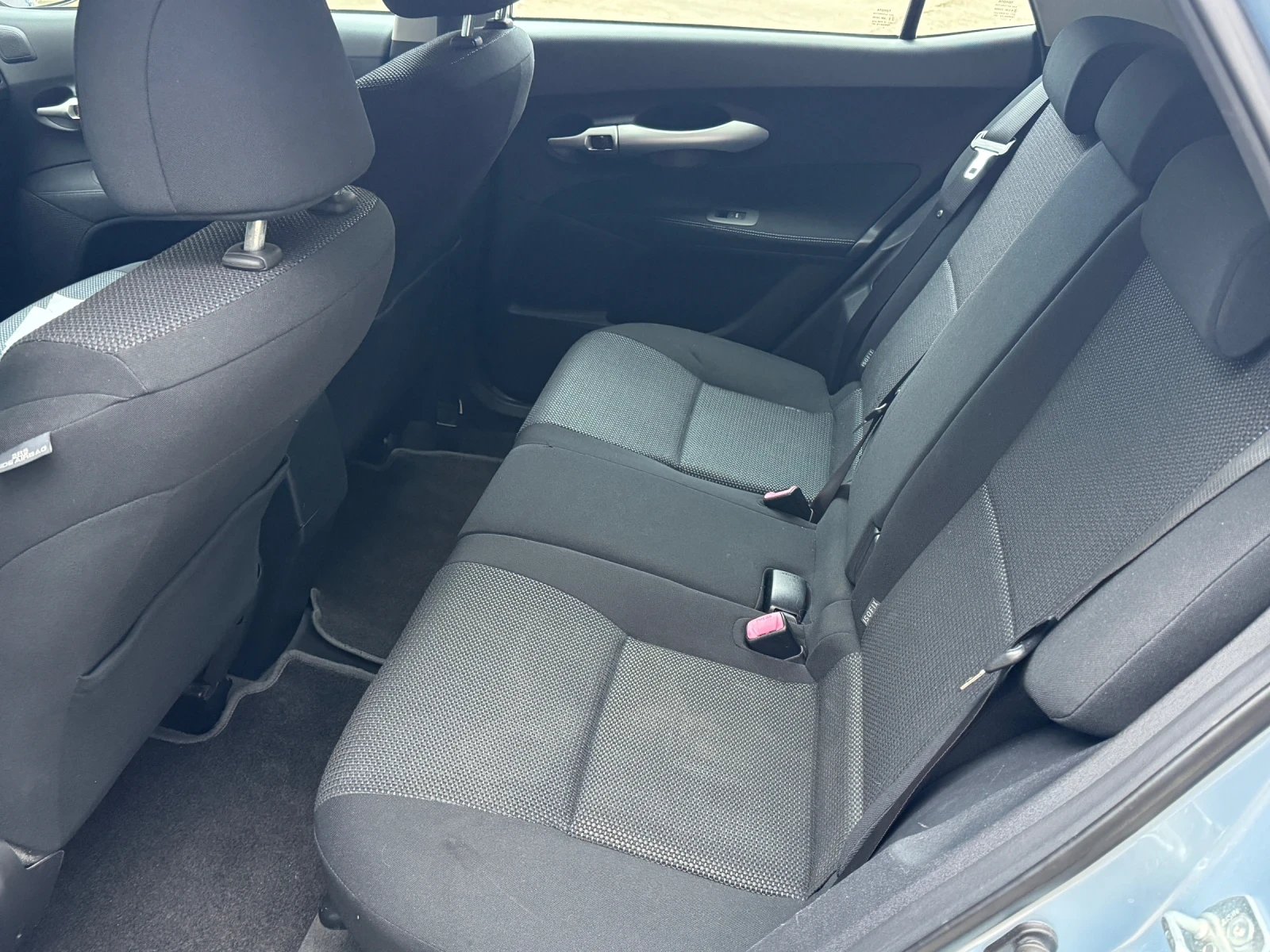 Toyota Auris 1.8i* Hiibrid* Navi* Face Lift, снимка 15 - Автомобили и джипове - 53852015