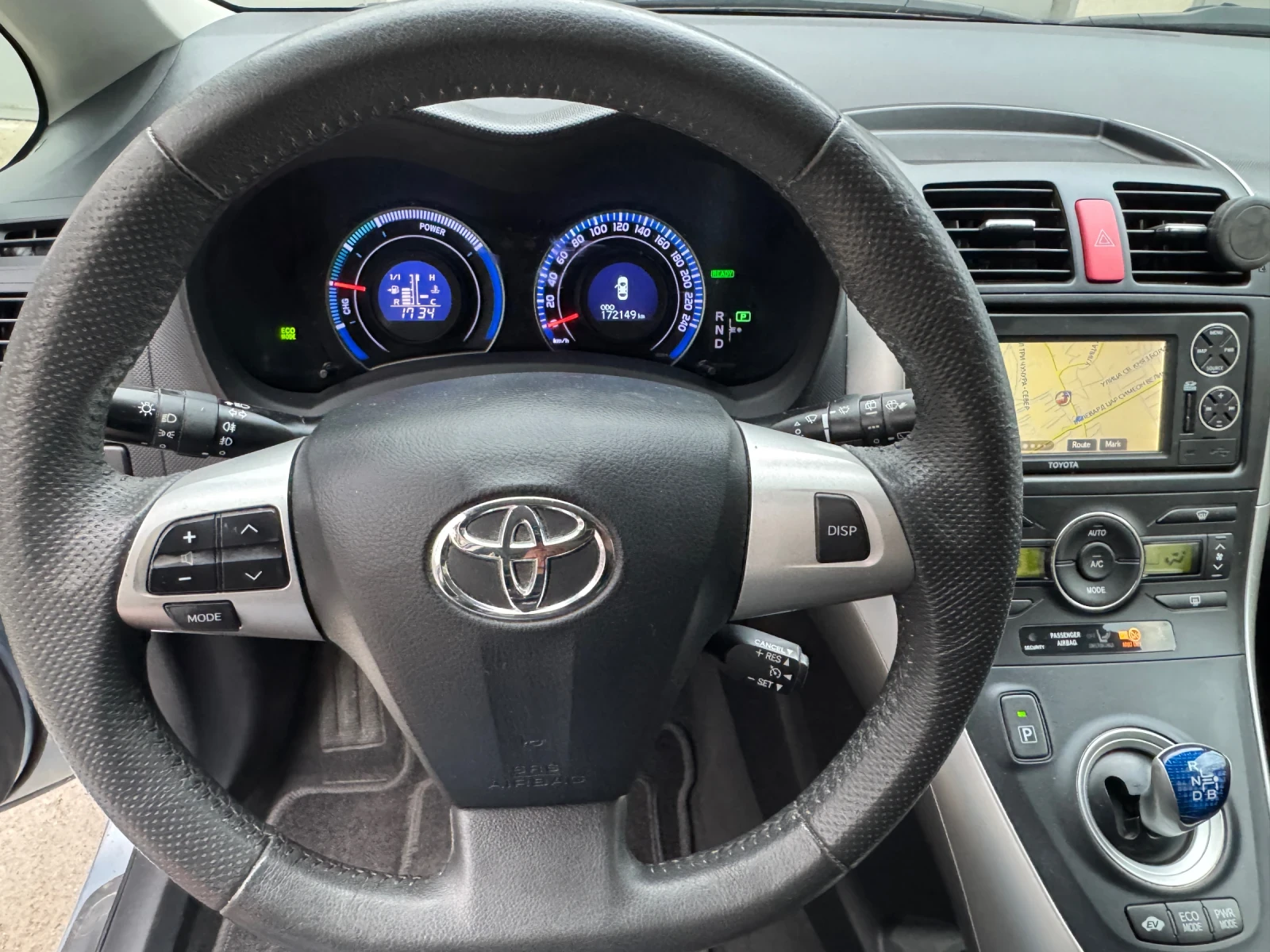Toyota Auris 1.8i* Hiibrid* Navi* Face Lift, снимка 12 - Автомобили и джипове - 53852015