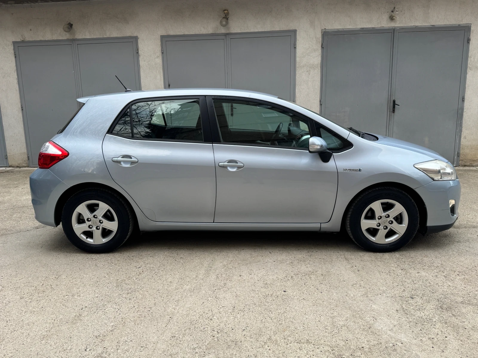 Toyota Auris 1.8i* Hiibrid* Navi* Face Lift, снимка 9 - Автомобили и джипове - 53852015