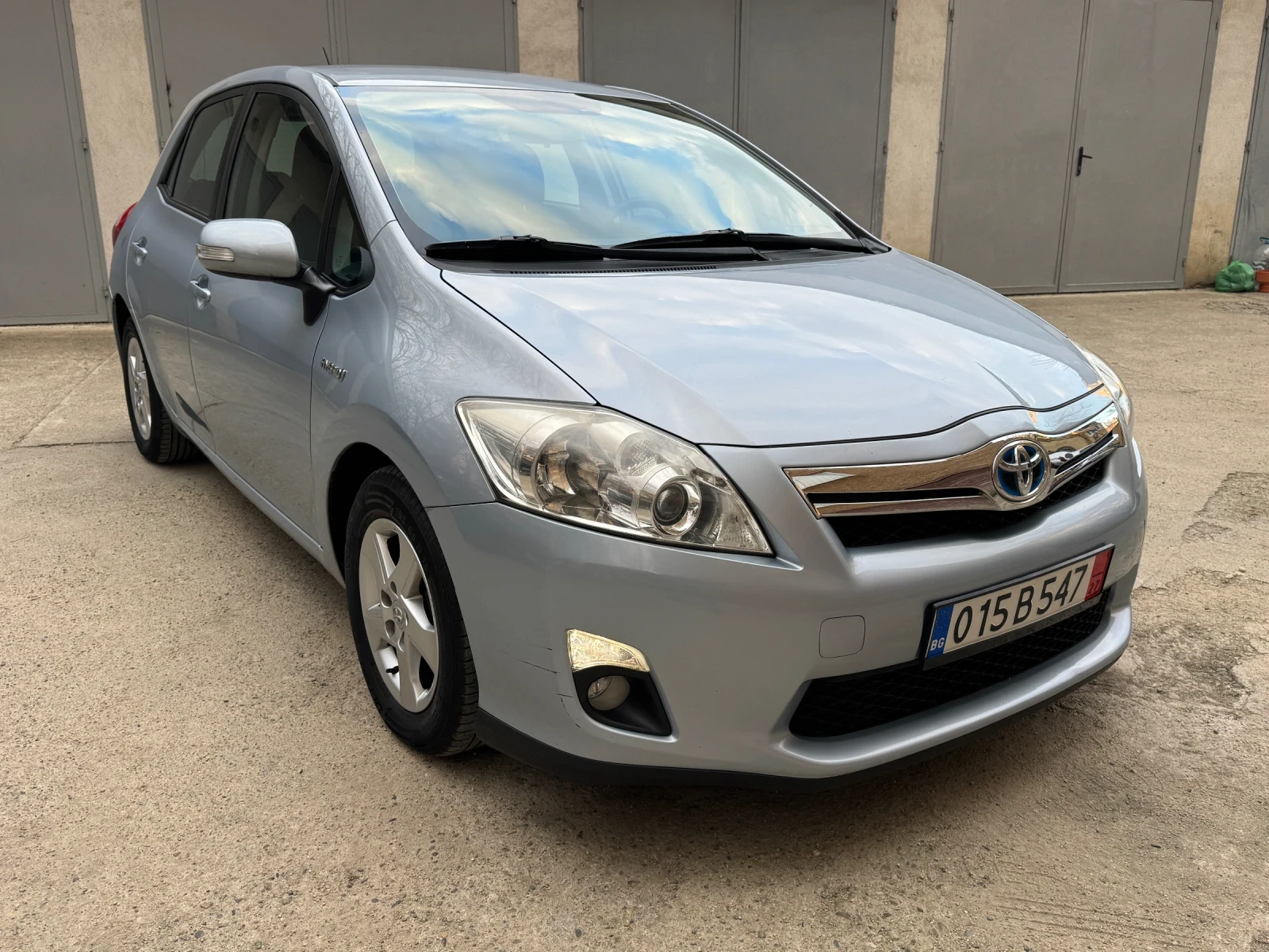 Toyota Auris 1.8i* Hiibrid* Navi* Face Lift, снимка 3 - Автомобили и джипове - 53852015
