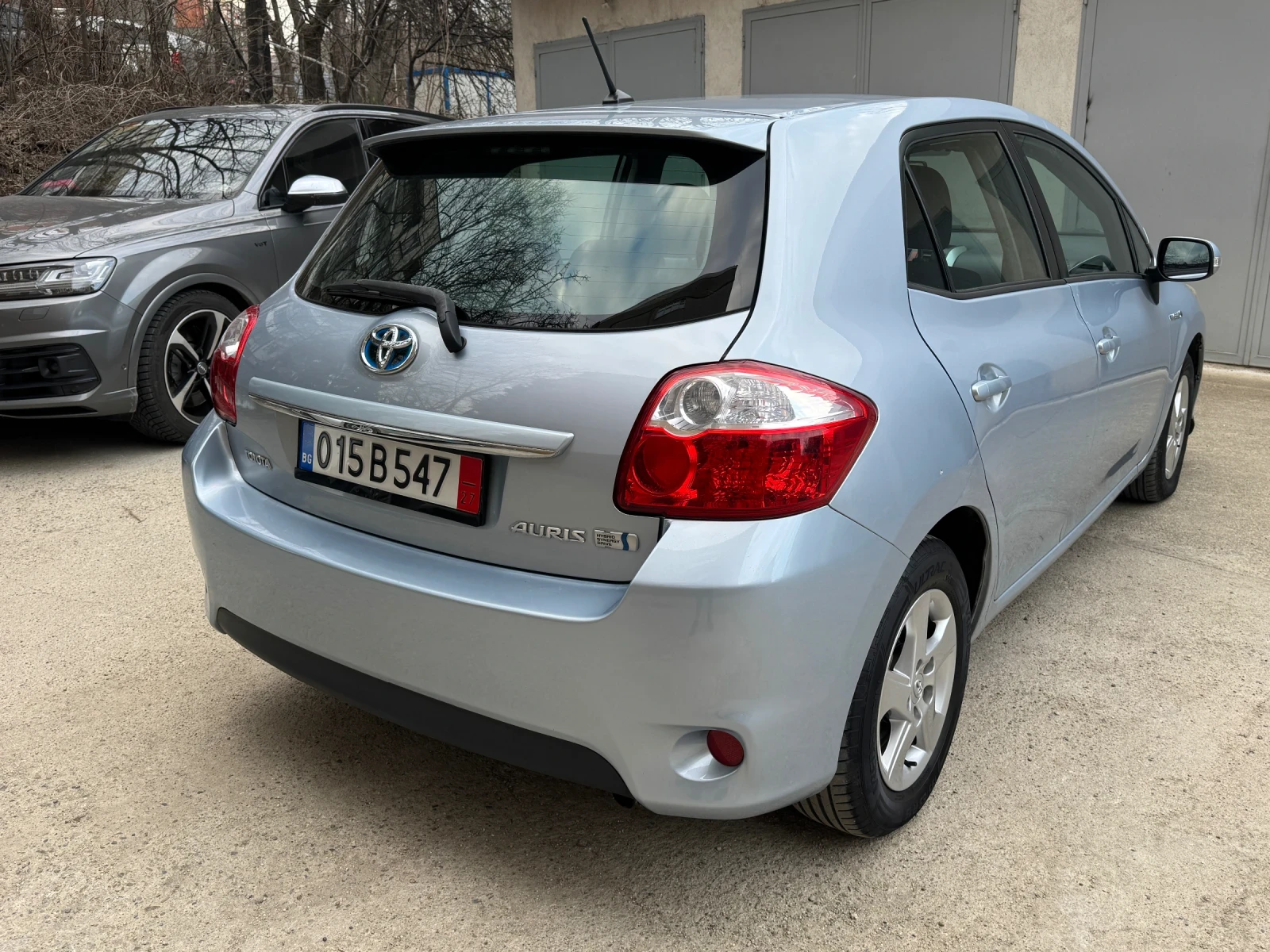 Toyota Auris 1.8i* Hiibrid* Navi* Face Lift, снимка 4 - Автомобили и джипове - 53852015