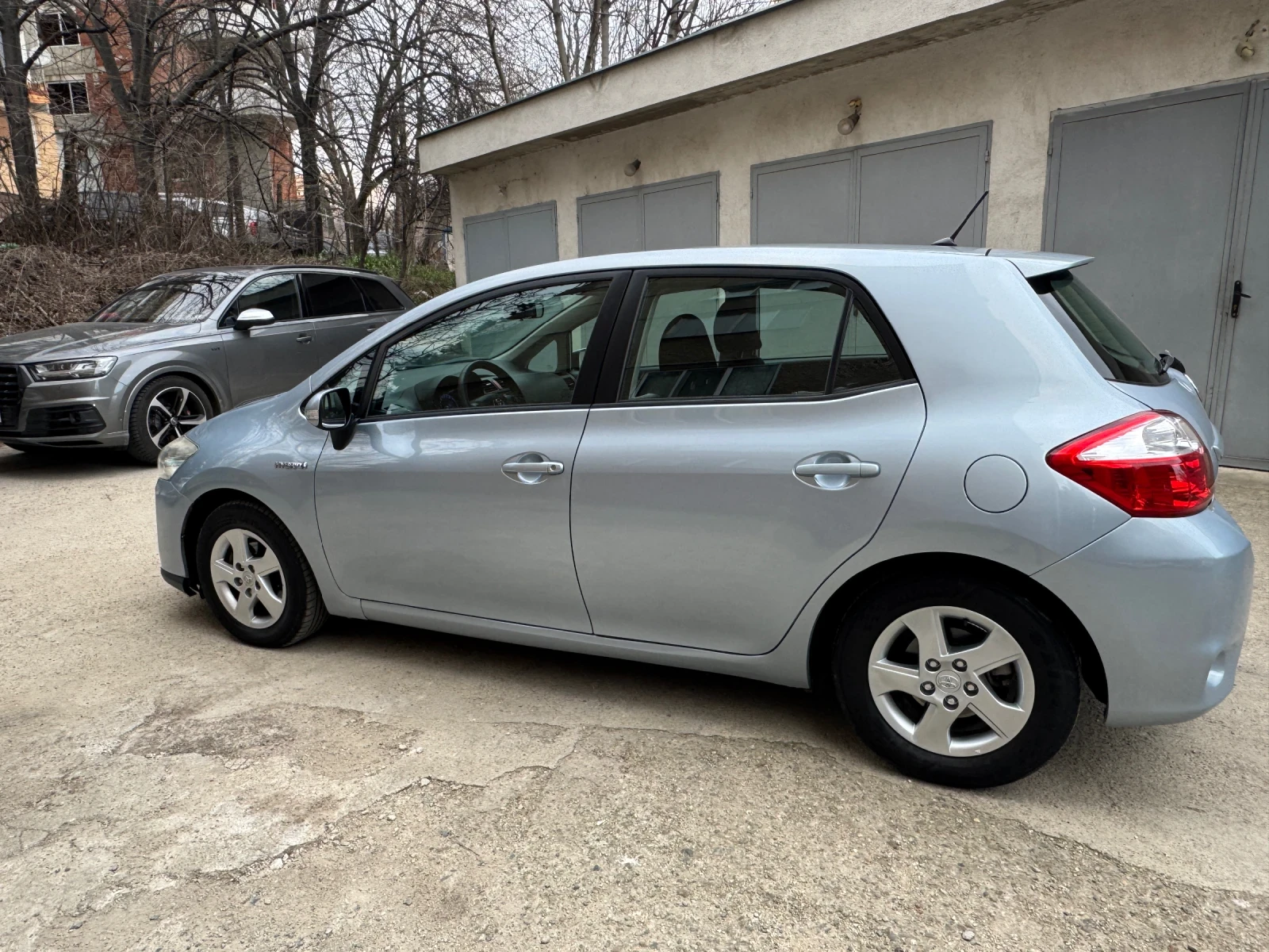 Toyota Auris 1.8i* Hiibrid* Navi* Face Lift, снимка 8 - Автомобили и джипове - 53852015