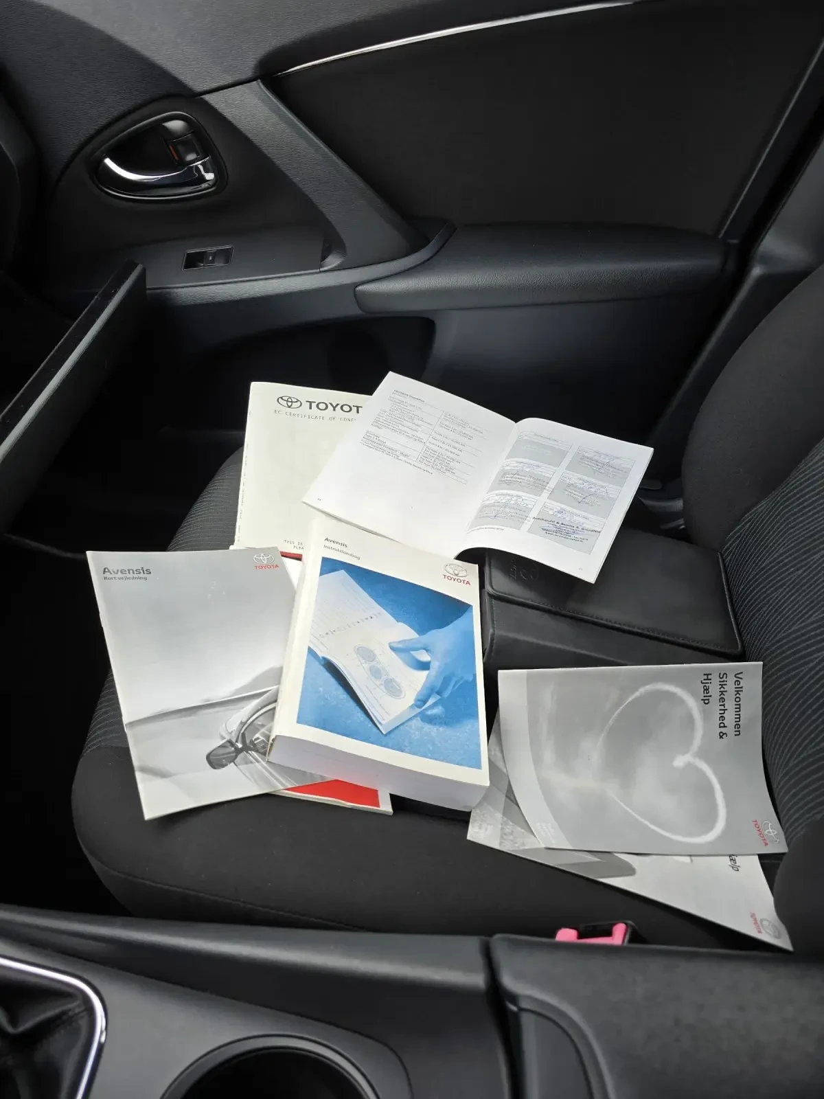 Toyota Avensis Сервизна история TUV , снимка 14 - Автомобили и джипове - 54082403