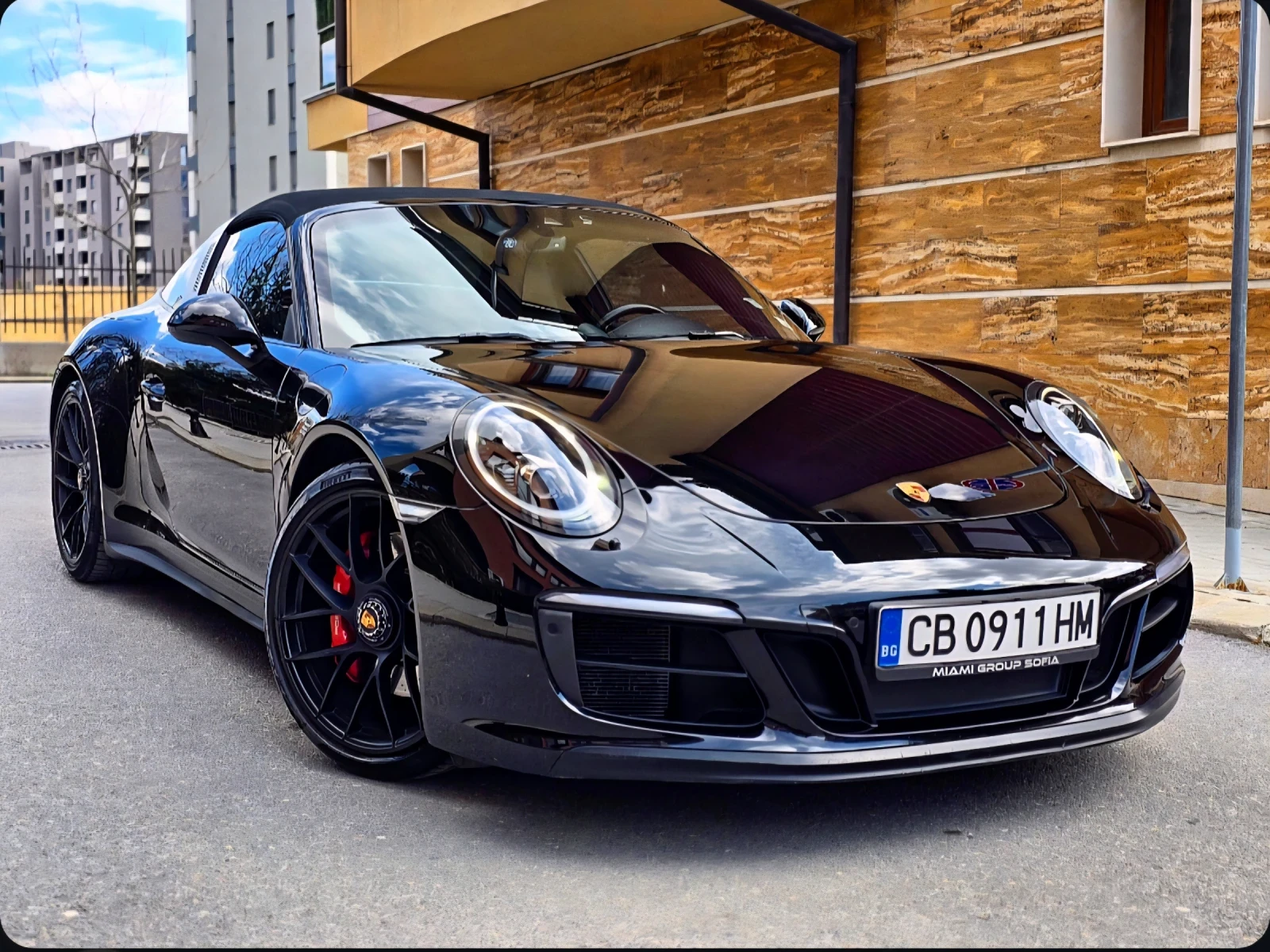 Porsche 911 Targa 4 GTS PDK Black Edition, снимка 4 - Автомобили и джипове - 54158395