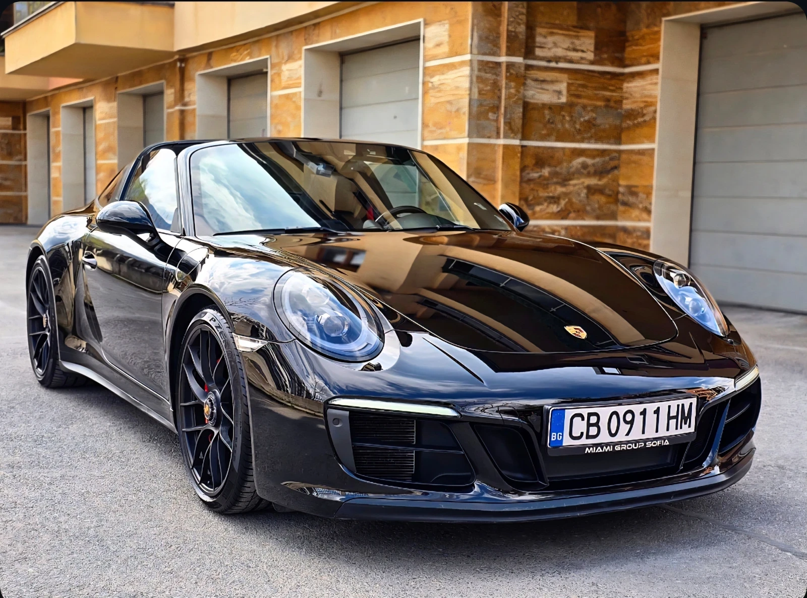 Porsche 911 Targa 4 GTS PDK Black Edition