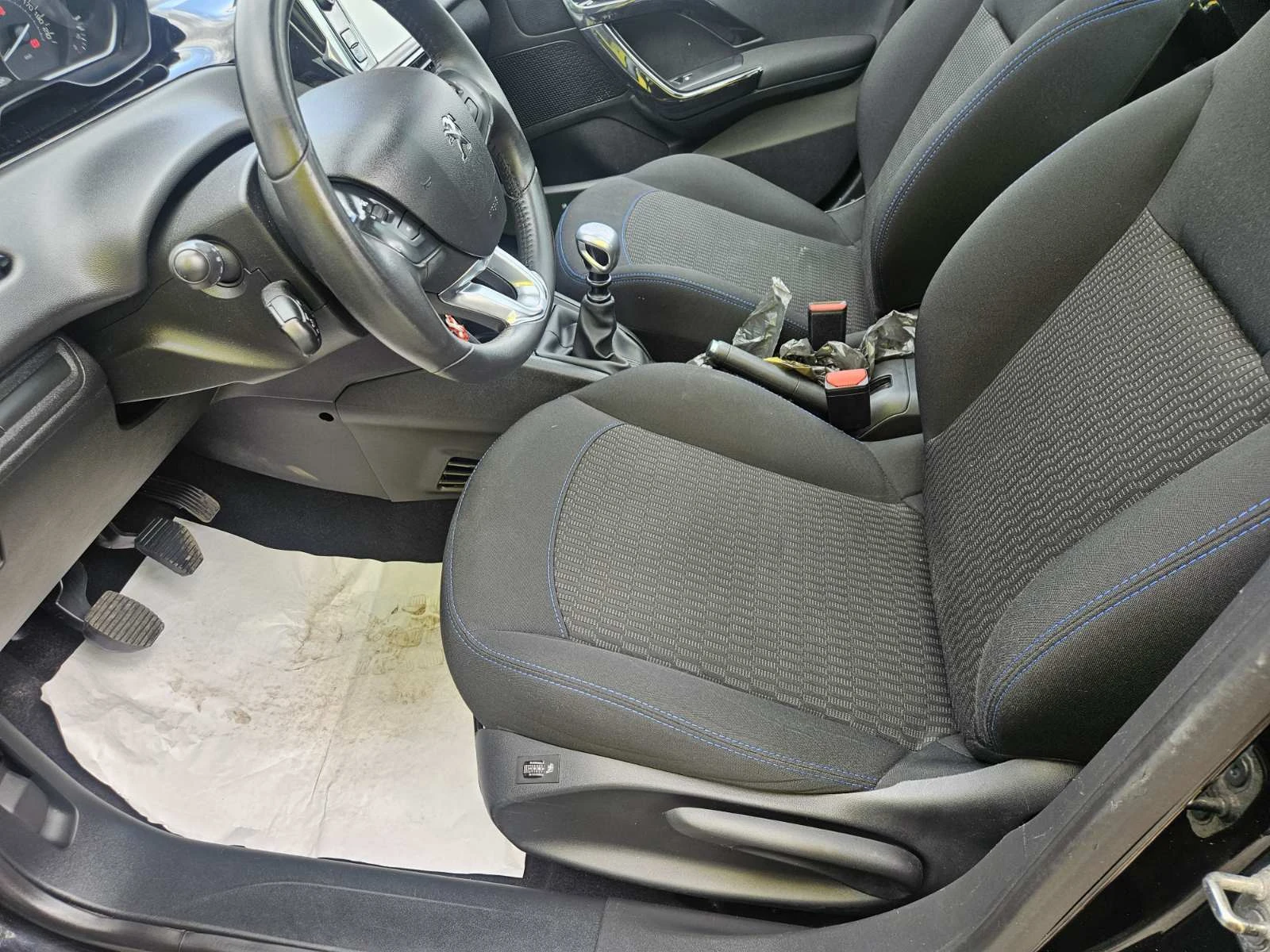 Peugeot 208 1.5HDi-Панорама, снимка 7 - Автомобили и джипове - 54739024