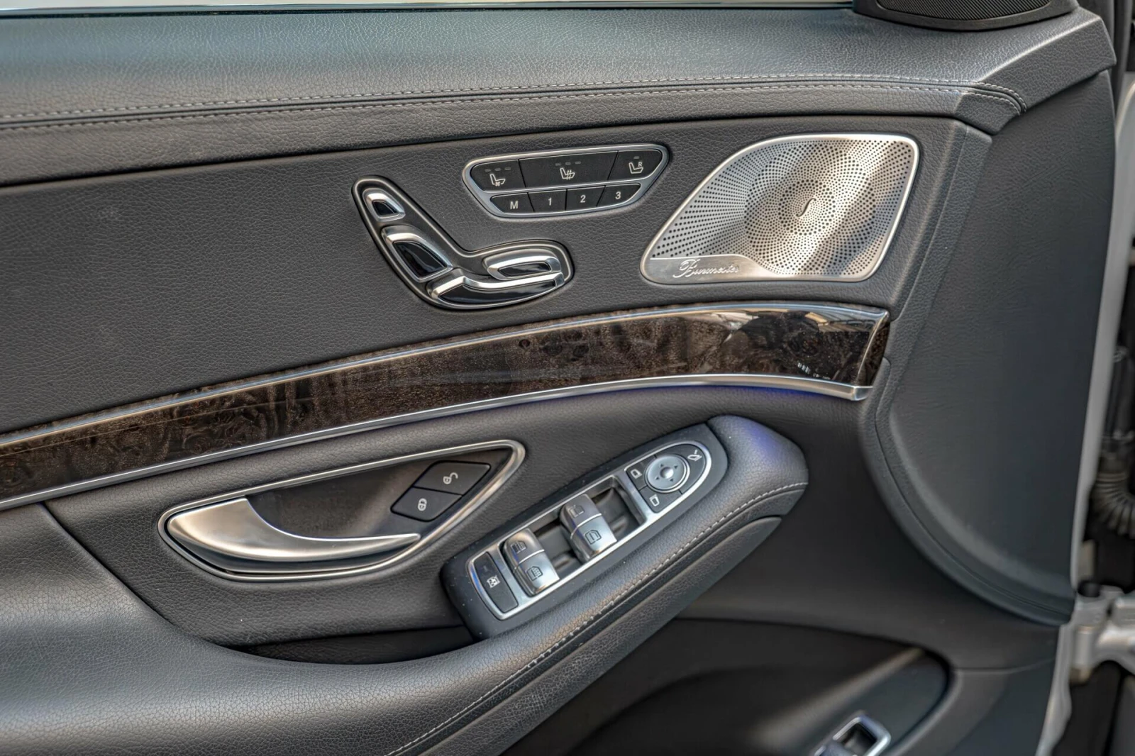 Mercedes-Benz S 560 AMG/4Matic/Burmester/360Камера/Обдухване, снимка 8 - Автомобили и джипове - 54968107