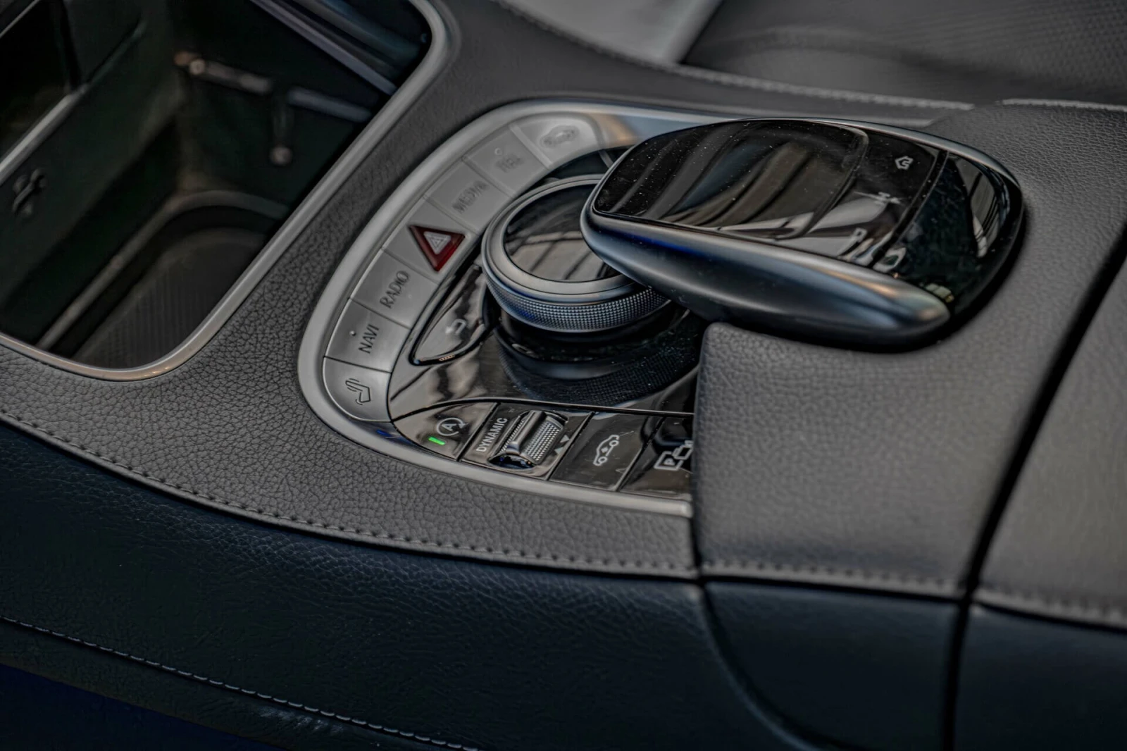 Mercedes-Benz S 560 AMG/4Matic/Burmester/360Камера/Обдухване, снимка 13 - Автомобили и джипове - 54968107
