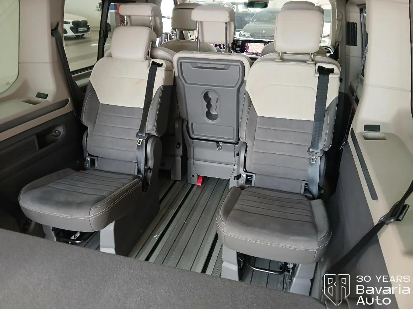 VW Multivan Style long DSG Easy Open Basic, снимка 10 - Автомобили и джипове - 55401607