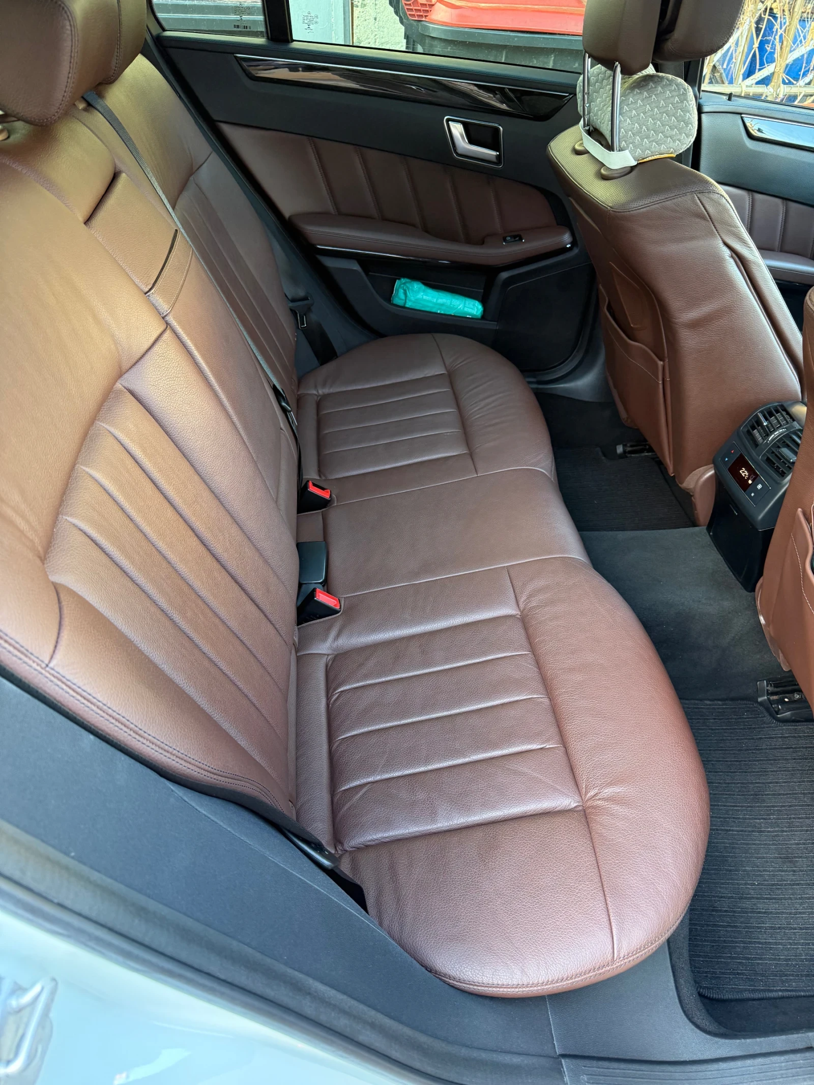 Mercedes-Benz E 250, снимка 10 - Автомобили и джипове - 55652391