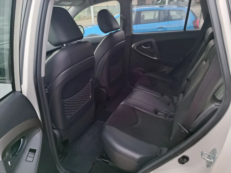 Toyota Rav4 2.0i-158кс-ШВЕЙЦАРИЯ-РЪЧКА-4Х4-FACELIFT-6ск, снимка 11 - Автомобили и джипове - 52496402
