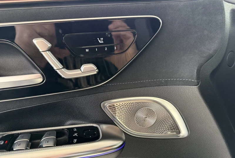 Mercedes-Benz EQE 300/245HP/AMG/HYPERSCR/NIGHT/360/BURM/941v, снимка 13 - Автомобили и джипове - 53465608