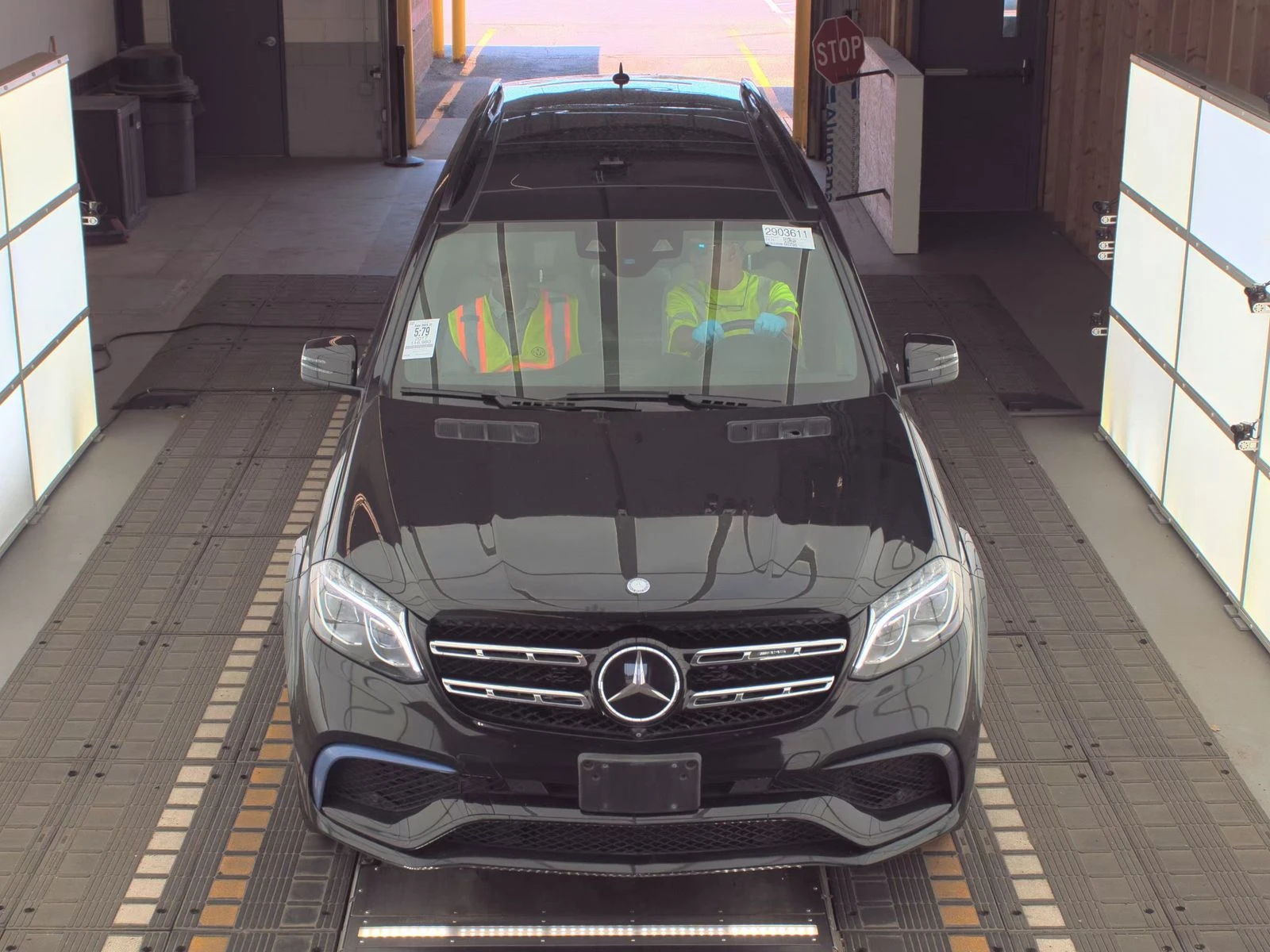 Mercedes-Benz GLS 63 AMG * ДИСТРОНИК* ОБДУХВАНЕ* МАСАЖ* КЕЙЛЕС* КАМЕРА - изображение 5