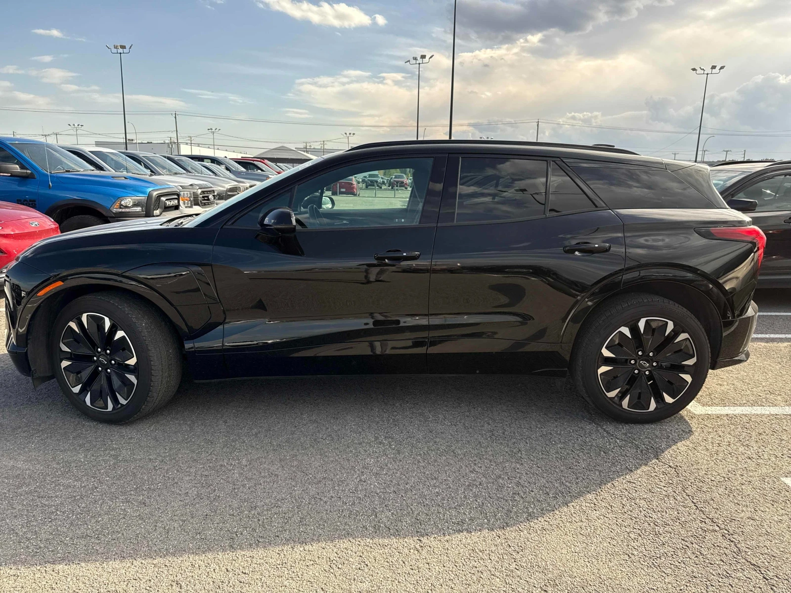 Chevrolet Blazer EV EAWD RS CARFAX * * АВТО КРЕДИТ * *  - изображение 3