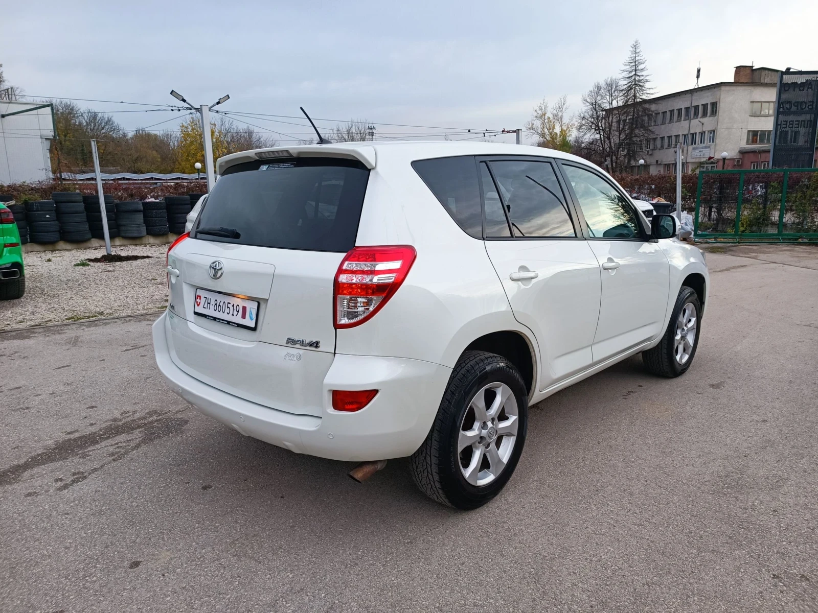 Toyota Rav4 2.0i-158кс-ШВЕЙЦАРИЯ-РЪЧКА-4Х4-FACELIFT-6ск - изображение 3