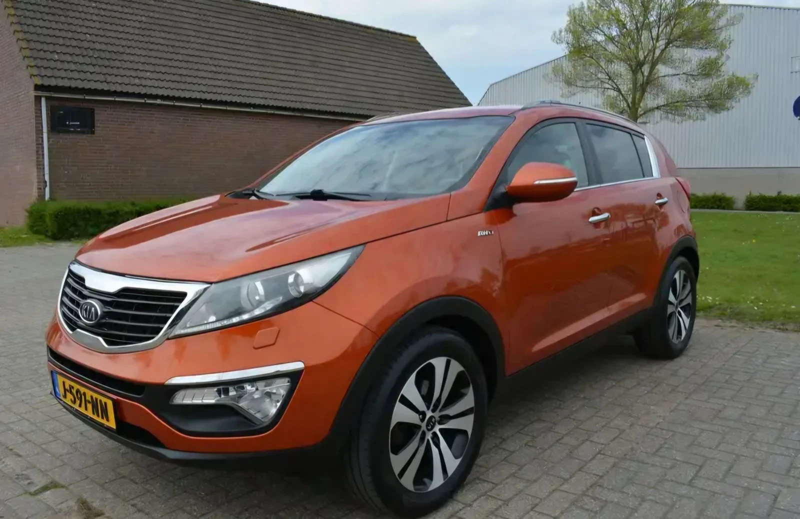 Kia Sportage 2.0-163кс. 4х4 ВСИЧКИ ЕКСТРИ, снимка 2 - Автомобили и джипове - 54214644