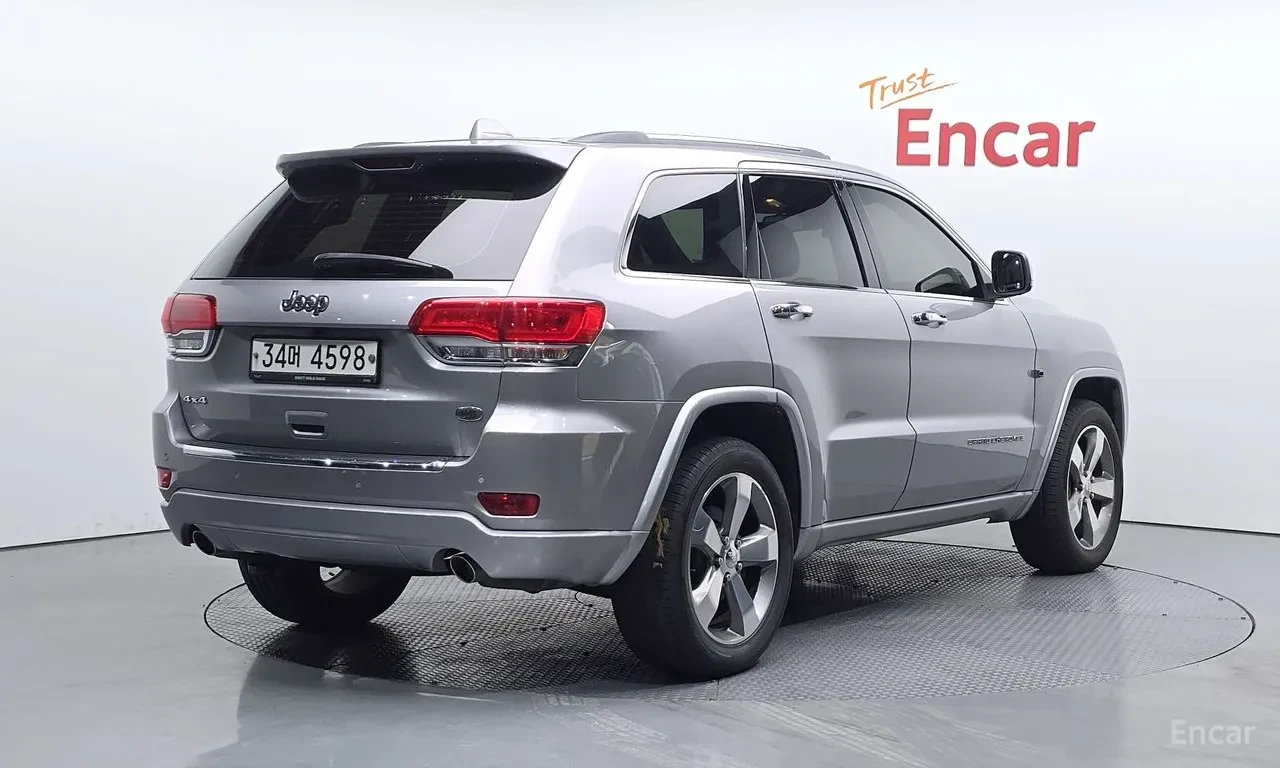 Jeep Grand cherokee OVERLAND | DISTRONIC | ПАНОРАМА | ОБДУХВАНЕ, снимка 2 - Автомобили и джипове - 55277569