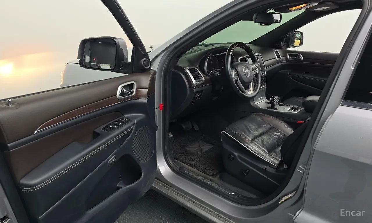 Jeep Grand cherokee OVERLAND | DISTRONIC | ПАНОРАМА | ОБДУХВАНЕ, снимка 10 - Автомобили и джипове - 55277569