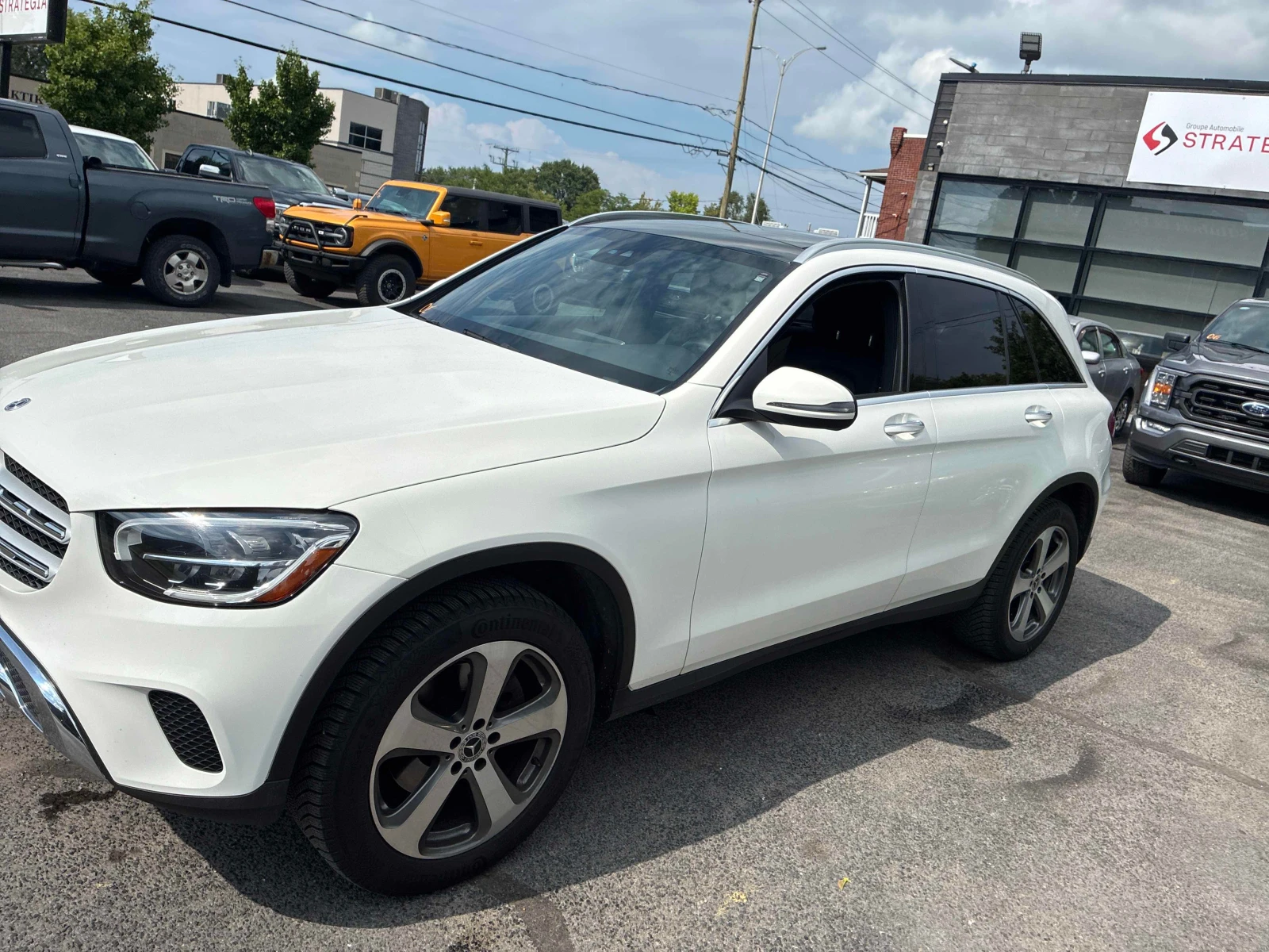 Mercedes-Benz GLC 300 * CARFAX * * ОПЦИЯ ЗА ФИНАНСИРАНЕ * , снимка 2 - Автомобили и джипове - 55481688