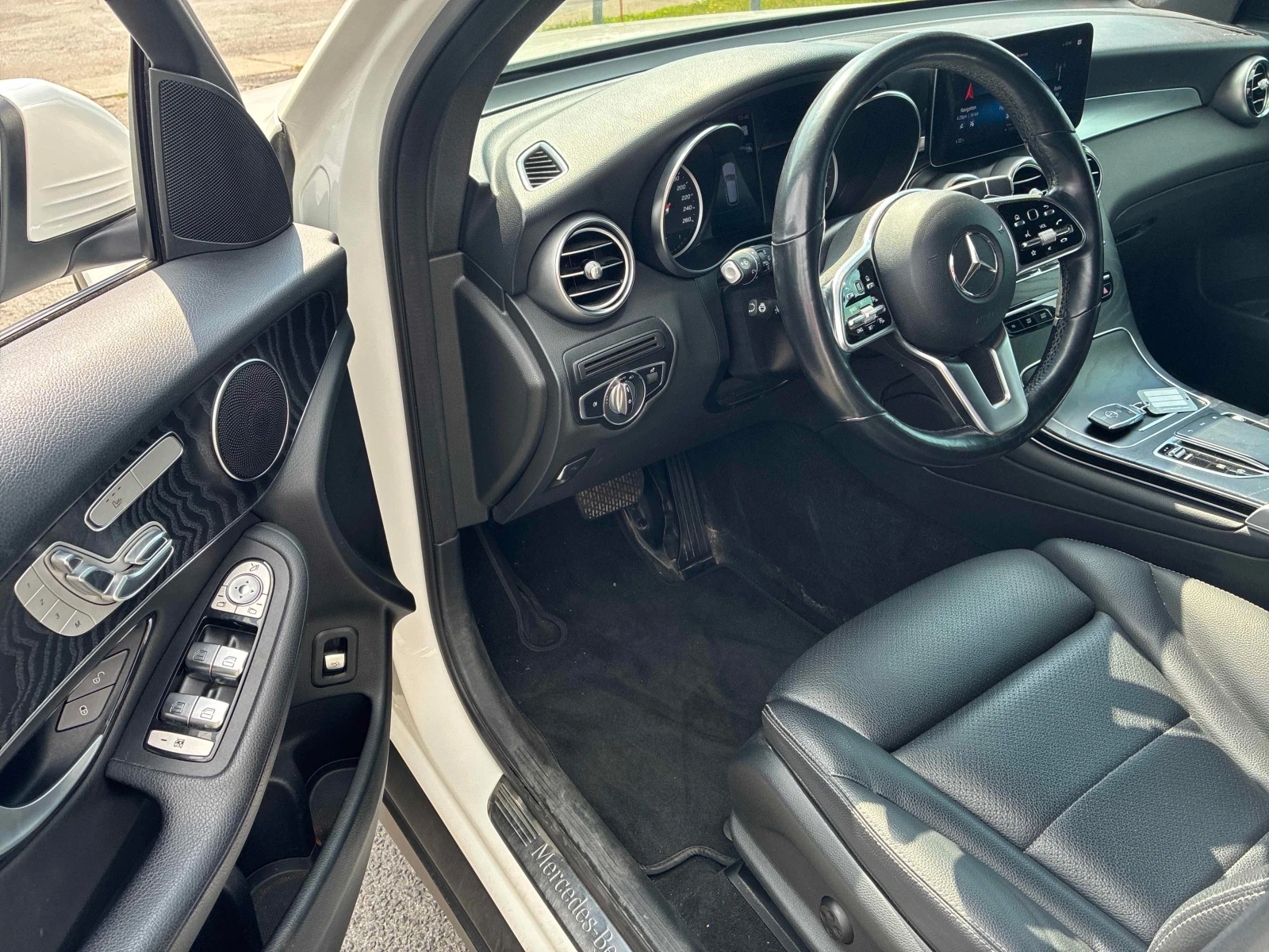 Mercedes-Benz GLC 300 * CARFAX * * ОПЦИЯ ЗА ФИНАНСИРАНЕ * , снимка 5 - Автомобили и джипове - 55481688