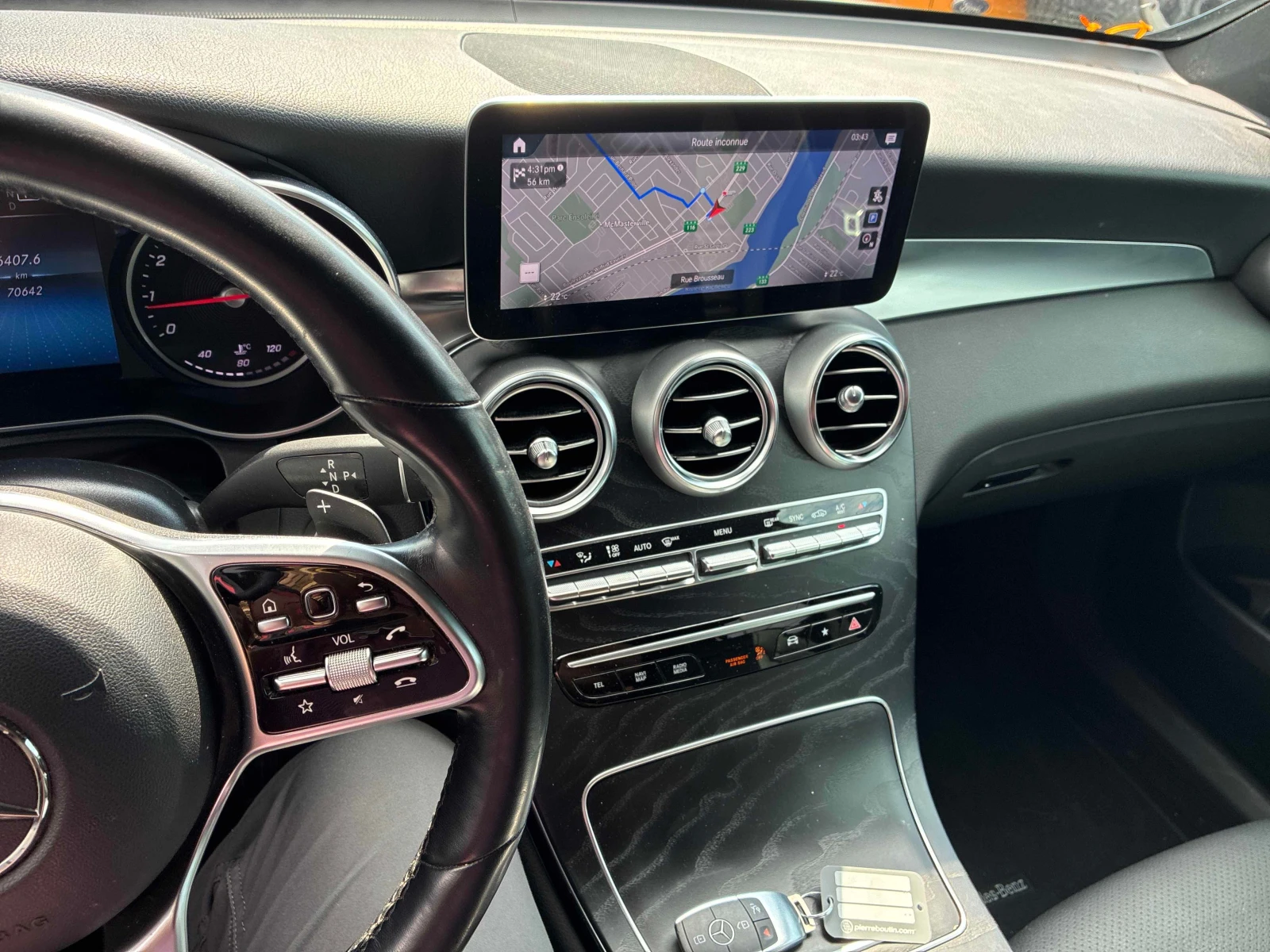 Mercedes-Benz GLC 300 * CARFAX * * ОПЦИЯ ЗА ФИНАНСИРАНЕ * , снимка 9 - Автомобили и джипове - 55481688