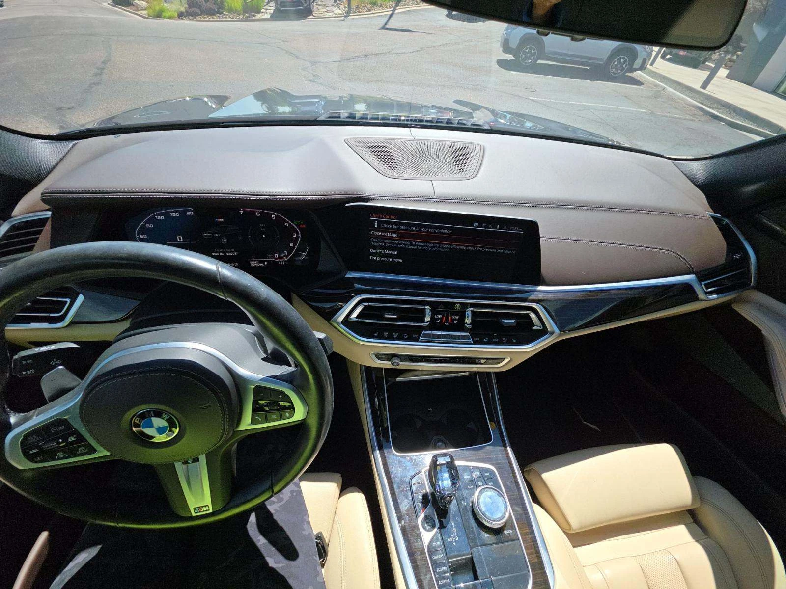BMW X5 xDrive50i* CARFAX* ДИСТРОНИК * М ПАКЕТ, снимка 9 - Автомобили и джипове - 55530978