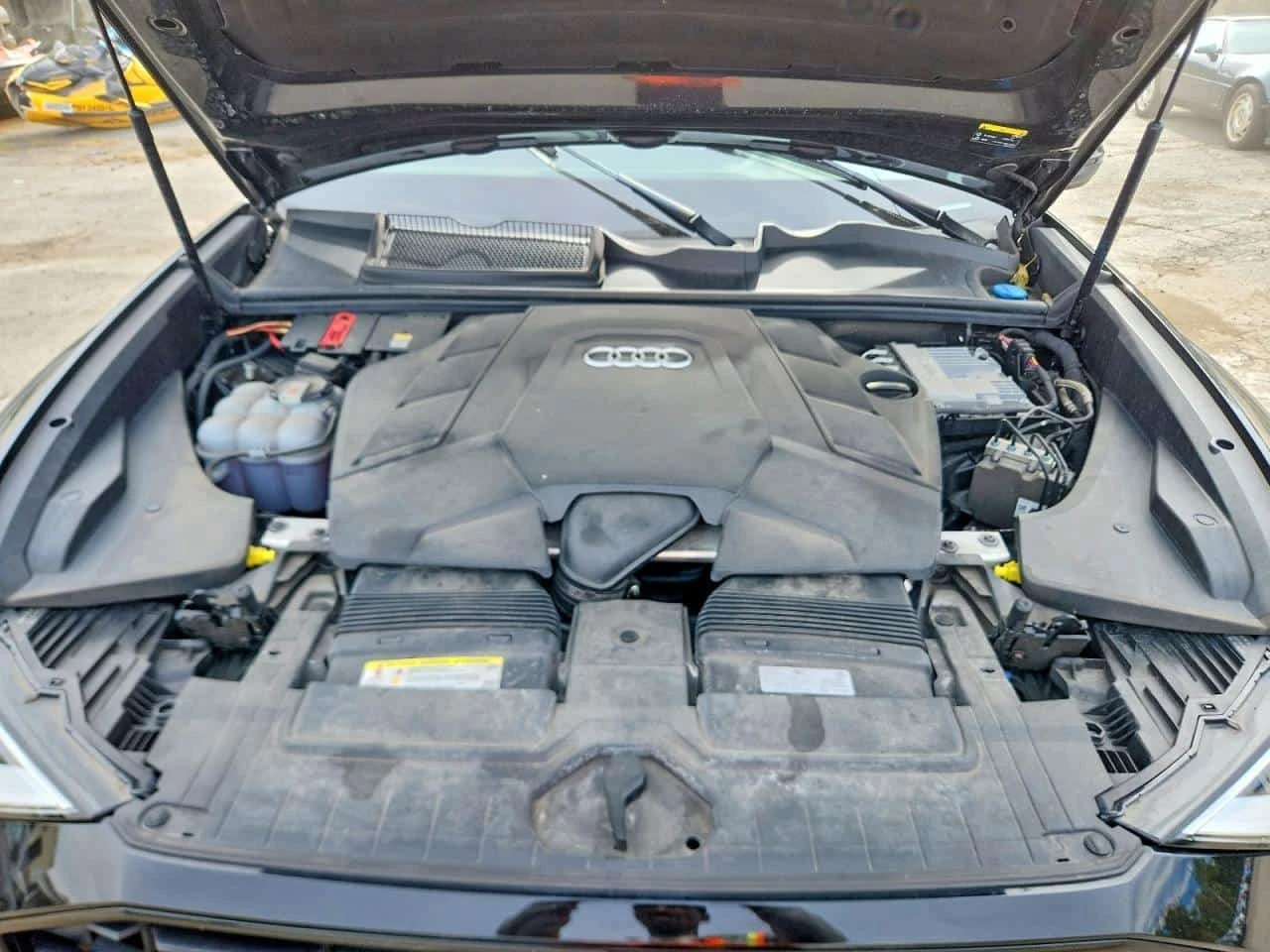 Audi Q8 S-Line quattro Premium Plus * CARFAX * АВТОКРЕДИТ, снимка 12 - Автомобили и джипове - 56310146