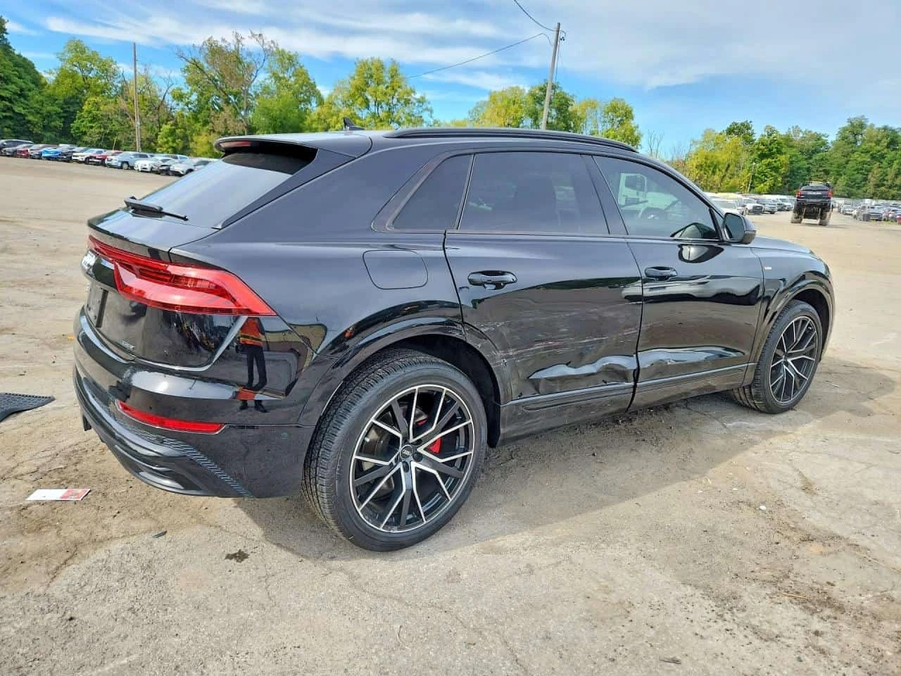 Audi Q8 S-Line quattro Premium Plus * CARFAX * АВТОКРЕДИТ, снимка 3 - Автомобили и джипове - 56310146