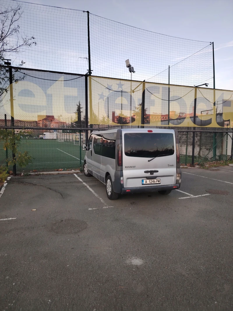 Renault Trafic 2.5 дизел 8+ 1 дълга база, снимка 2 - Бусове и автобуси - 53174248