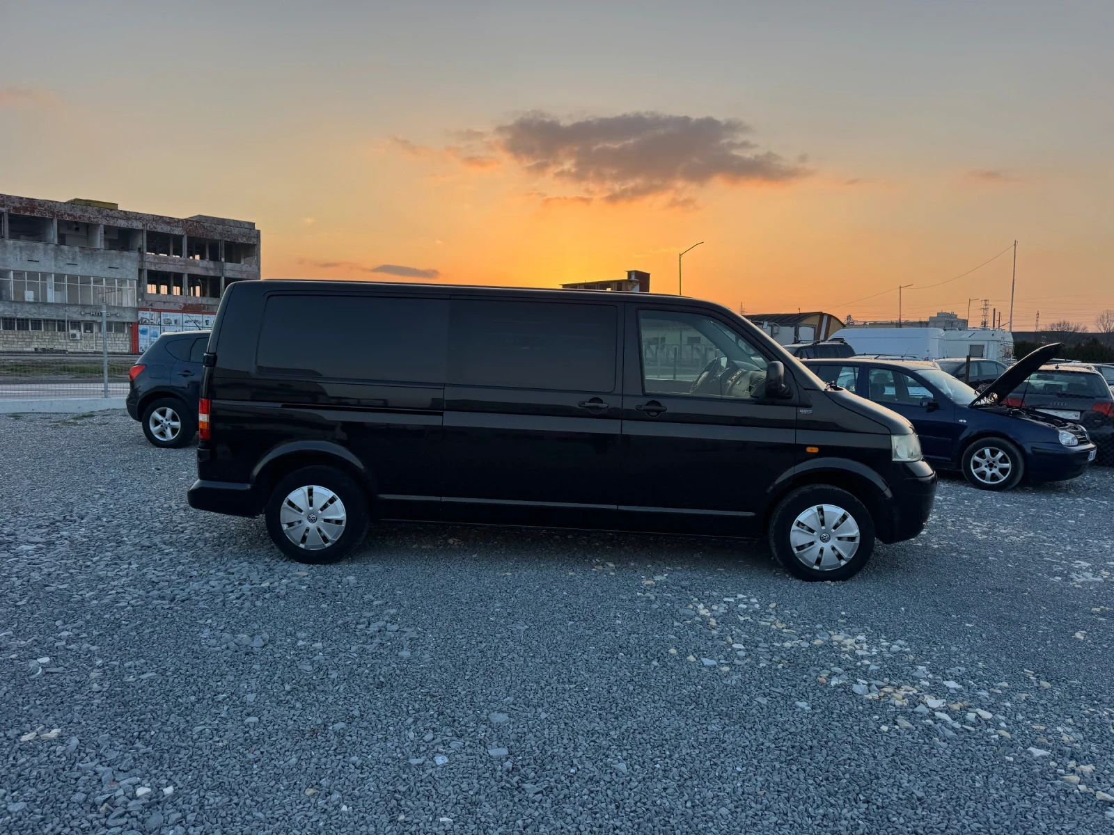 VW Transporter 2.5TDI 131hp MAXI , снимка 4 - Бусове и автобуси - 53870613