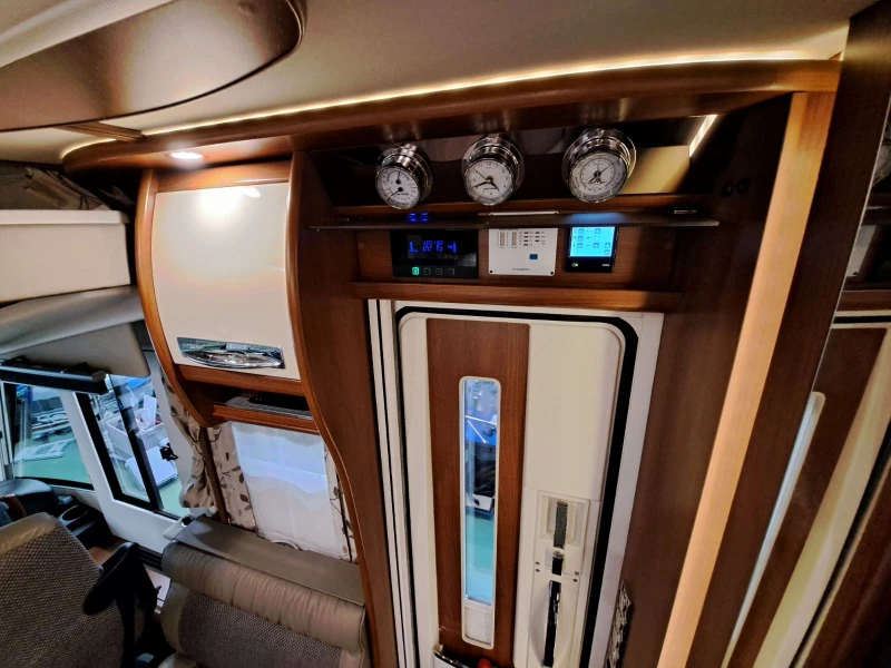 Кемпер Carthago Chic E-Line QB51 Yachting, снимка 7 - Каравани и кемпери - 52189453